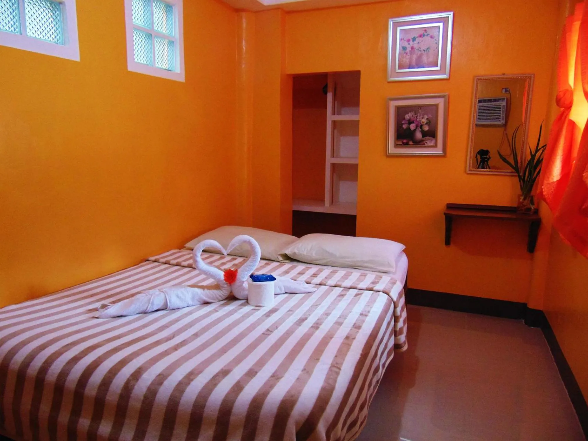 Bed in Stefanie Grace Inn