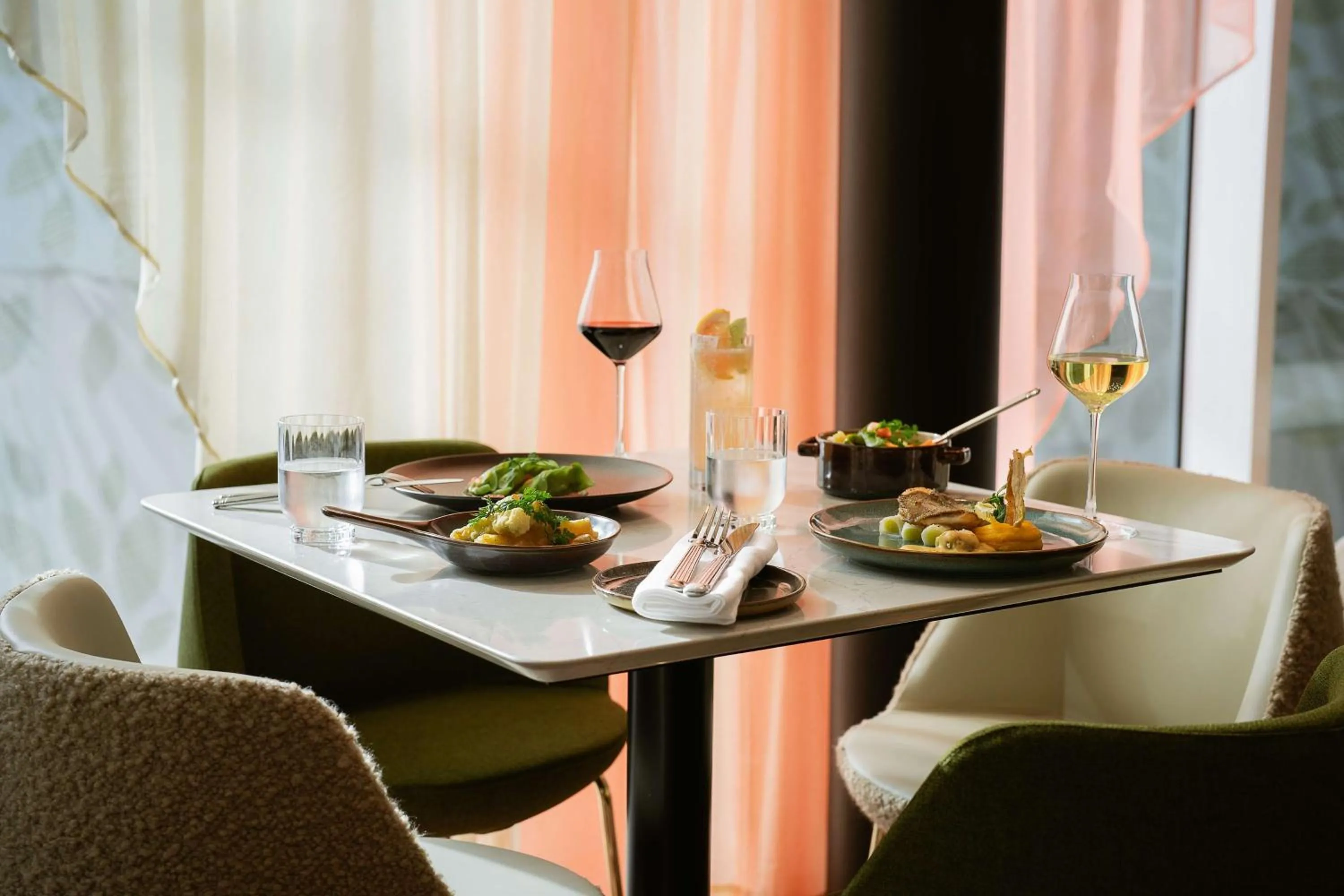 Restaurant/places to eat in Hilton Paris La Défense