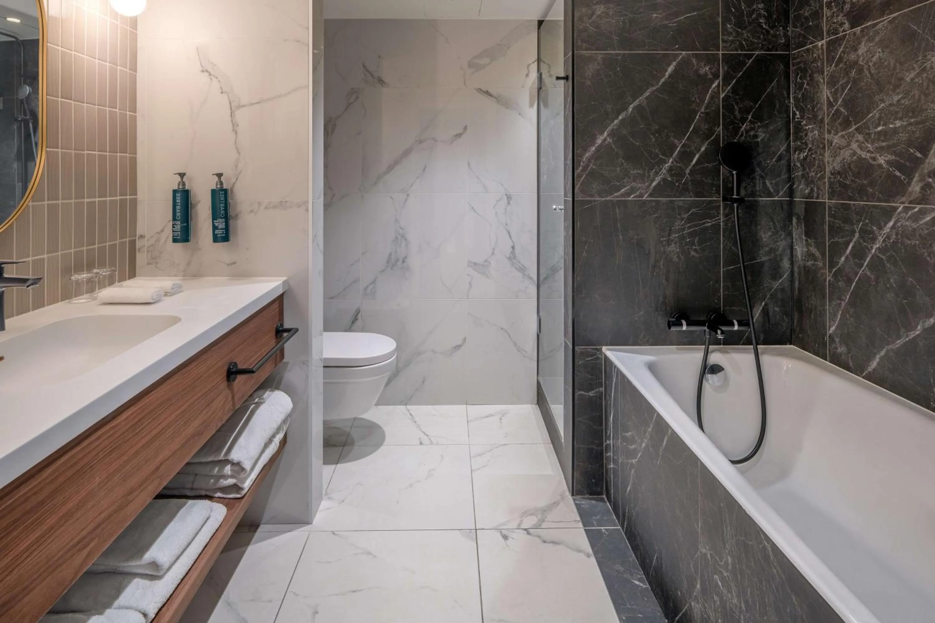 Bathroom in Hilton Paris La Défense