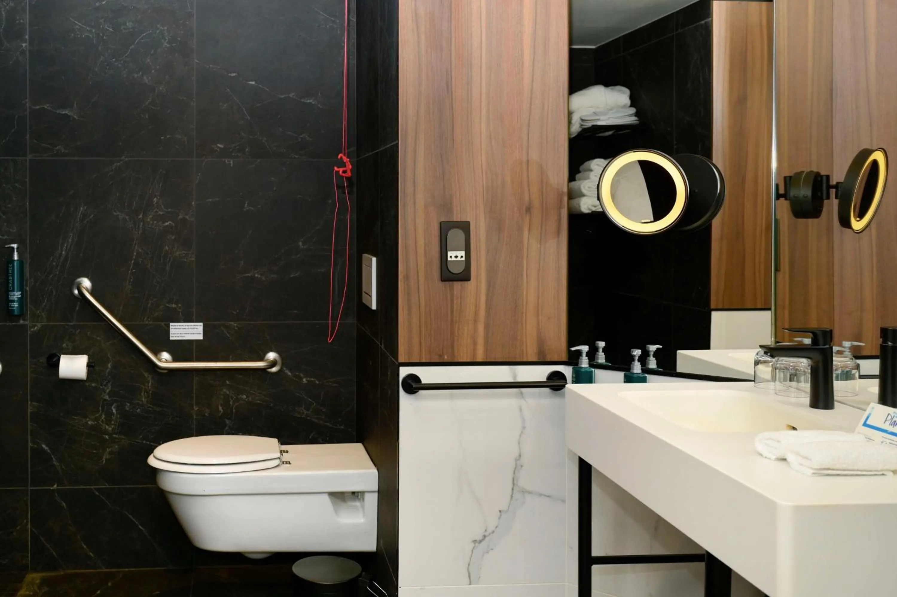 Bathroom in Hilton Paris La Défense