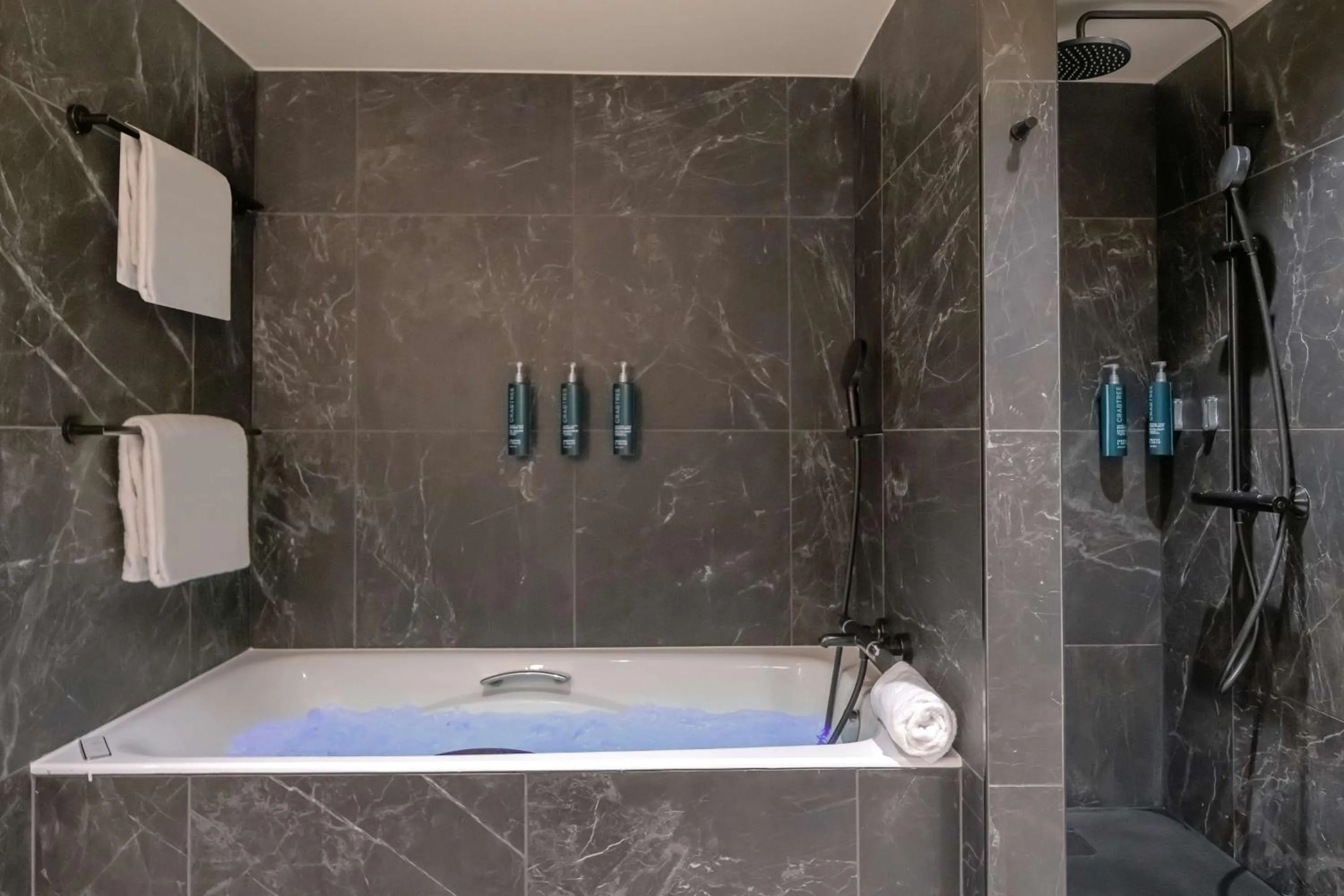 Bathroom in Hilton Paris La Défense