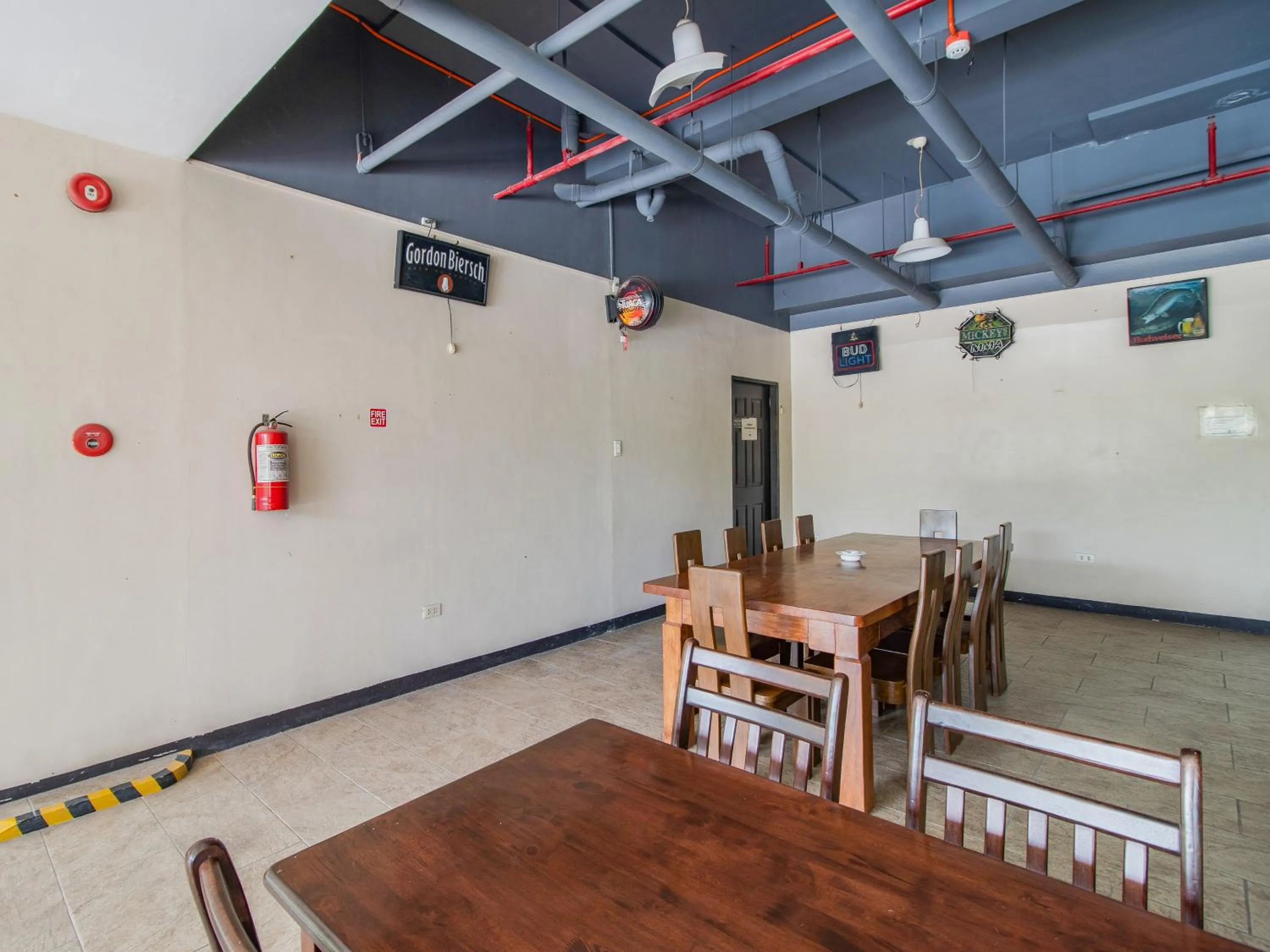Dining area in Main Hotel & Suites