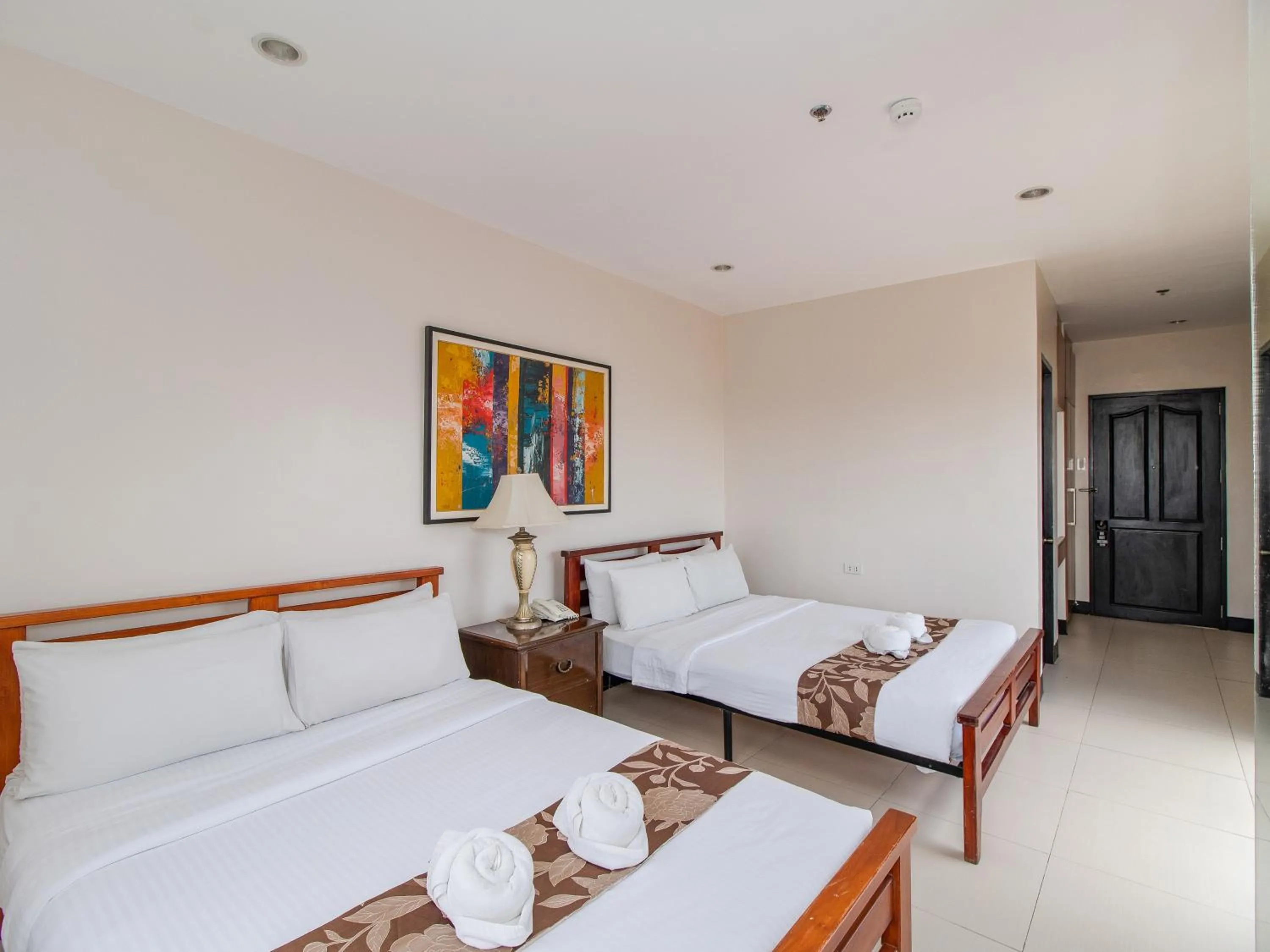 Bedroom, Bed in Main Hotel & Suites