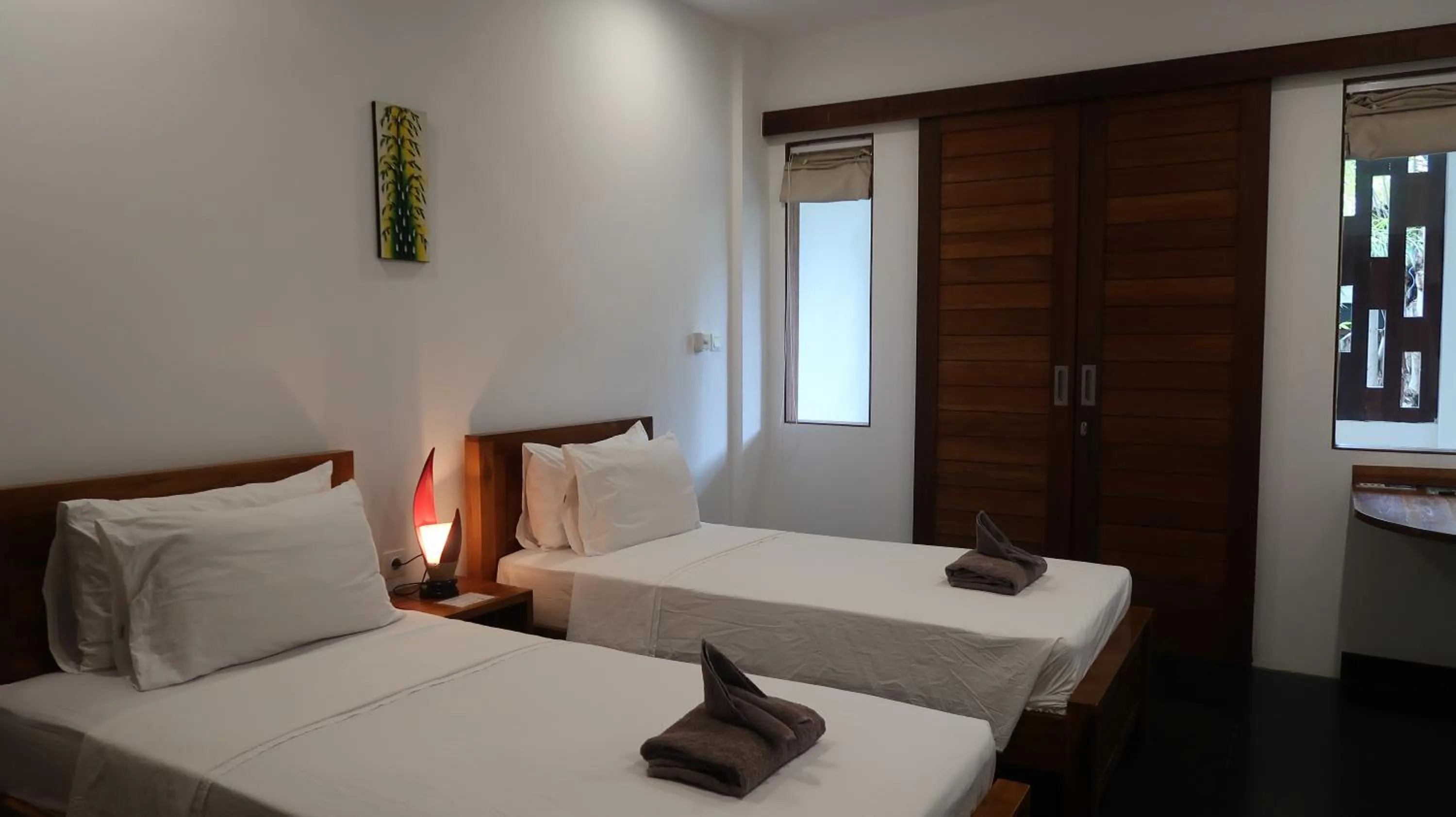 Photo of the whole room, Bed in Dream Divers Resort