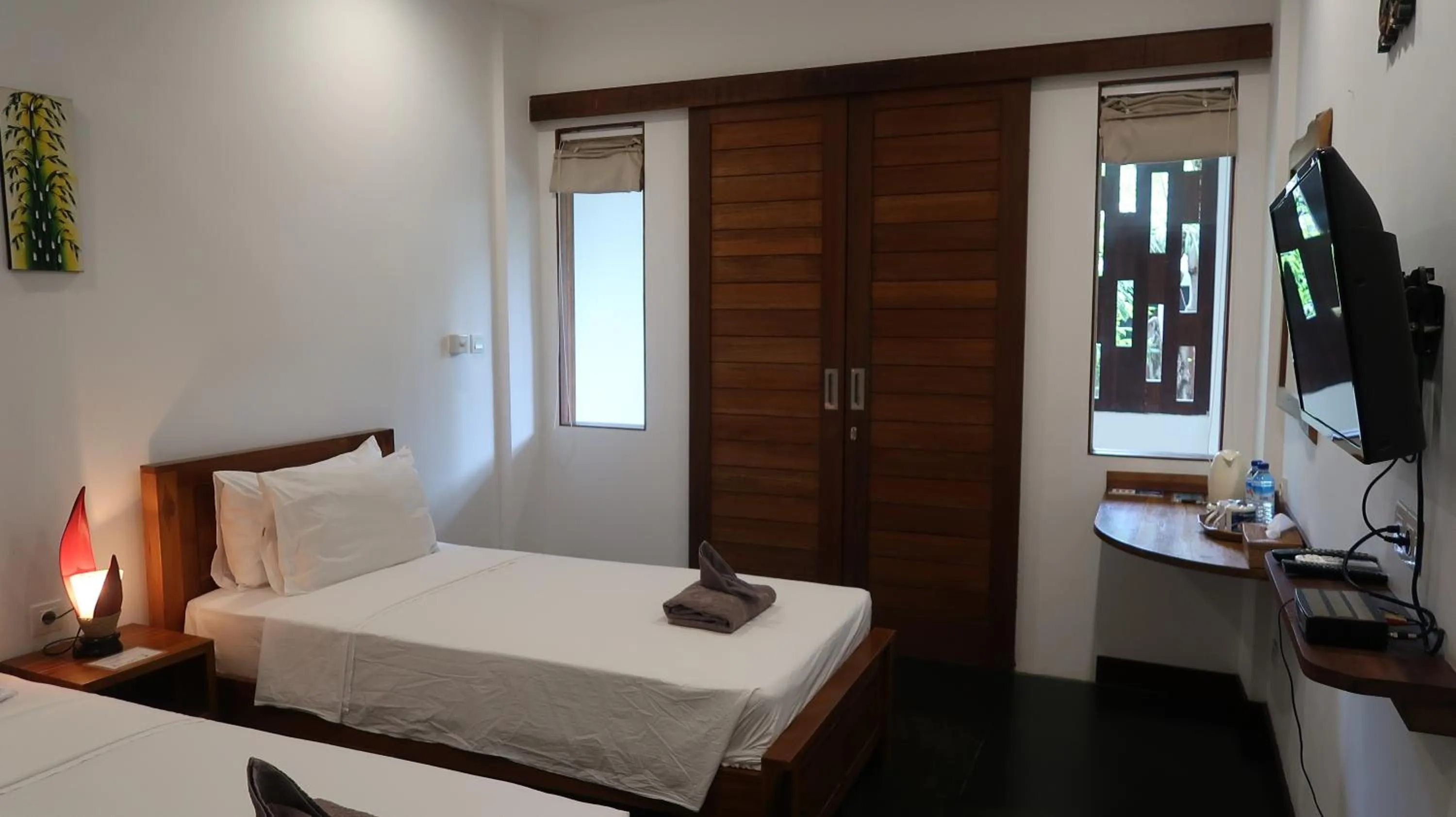 Photo of the whole room, Bed in Dream Divers Resort