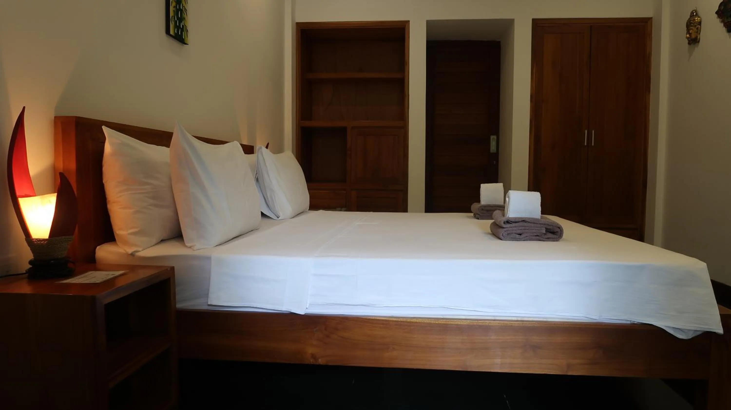Photo of the whole room, Bed in Dream Divers Resort