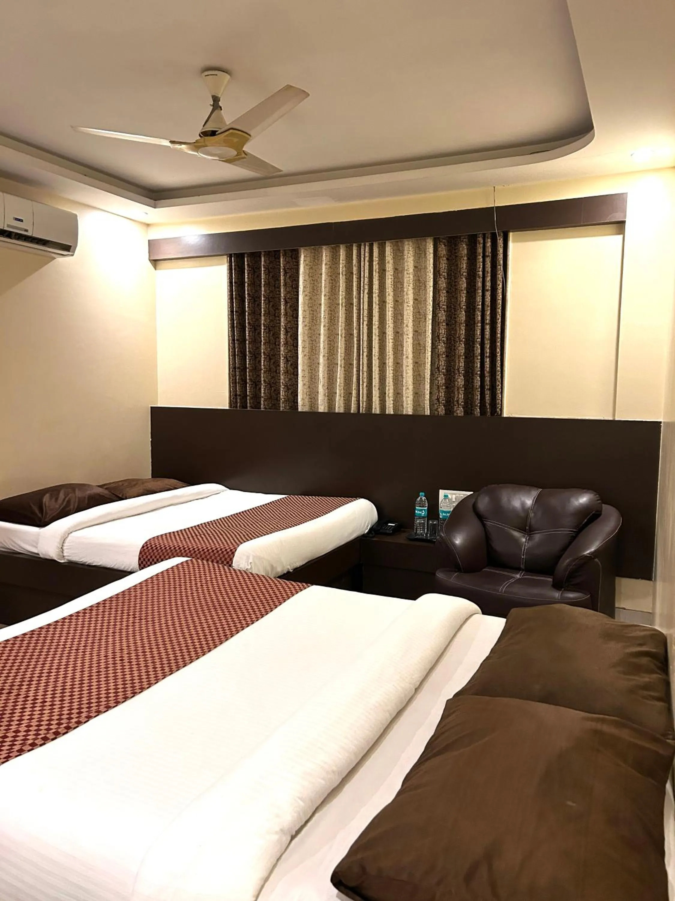 Bed in Hotel Krishna Sai Kutir