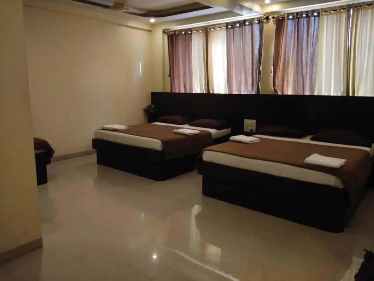 Bed in Hotel Krishna Sai Kutir