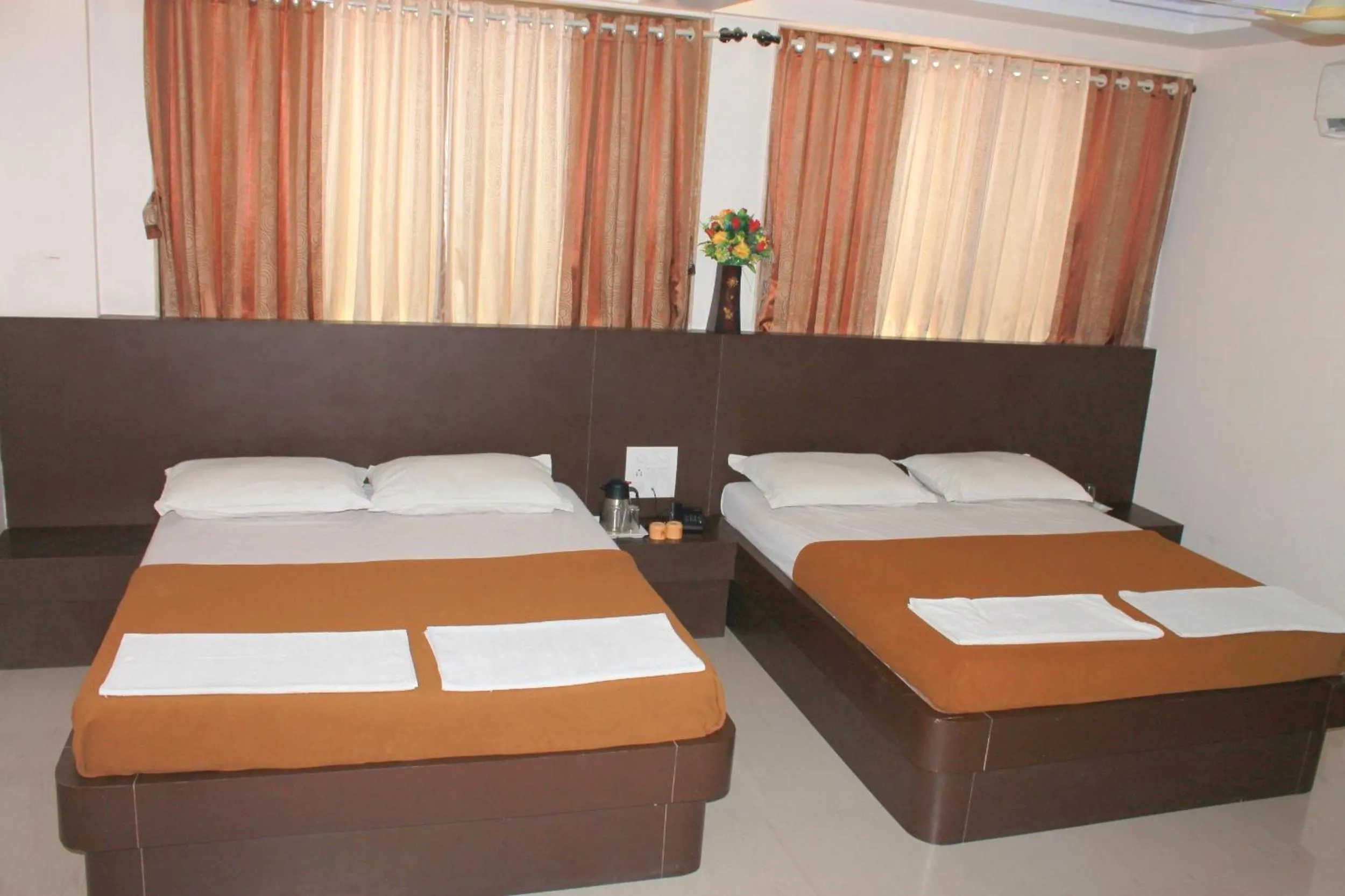 Bed in Hotel Krishna Sai Kutir