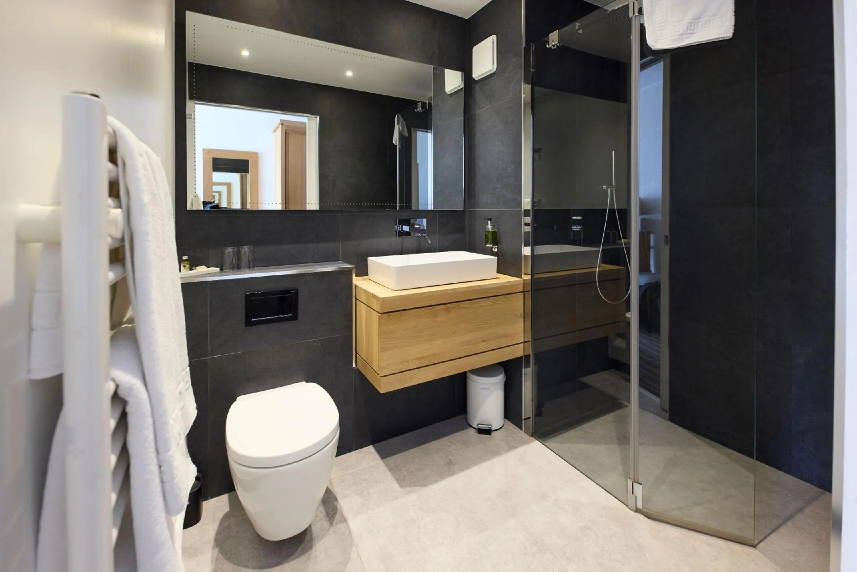 Shower in Hôtel Le Grand Tétras
