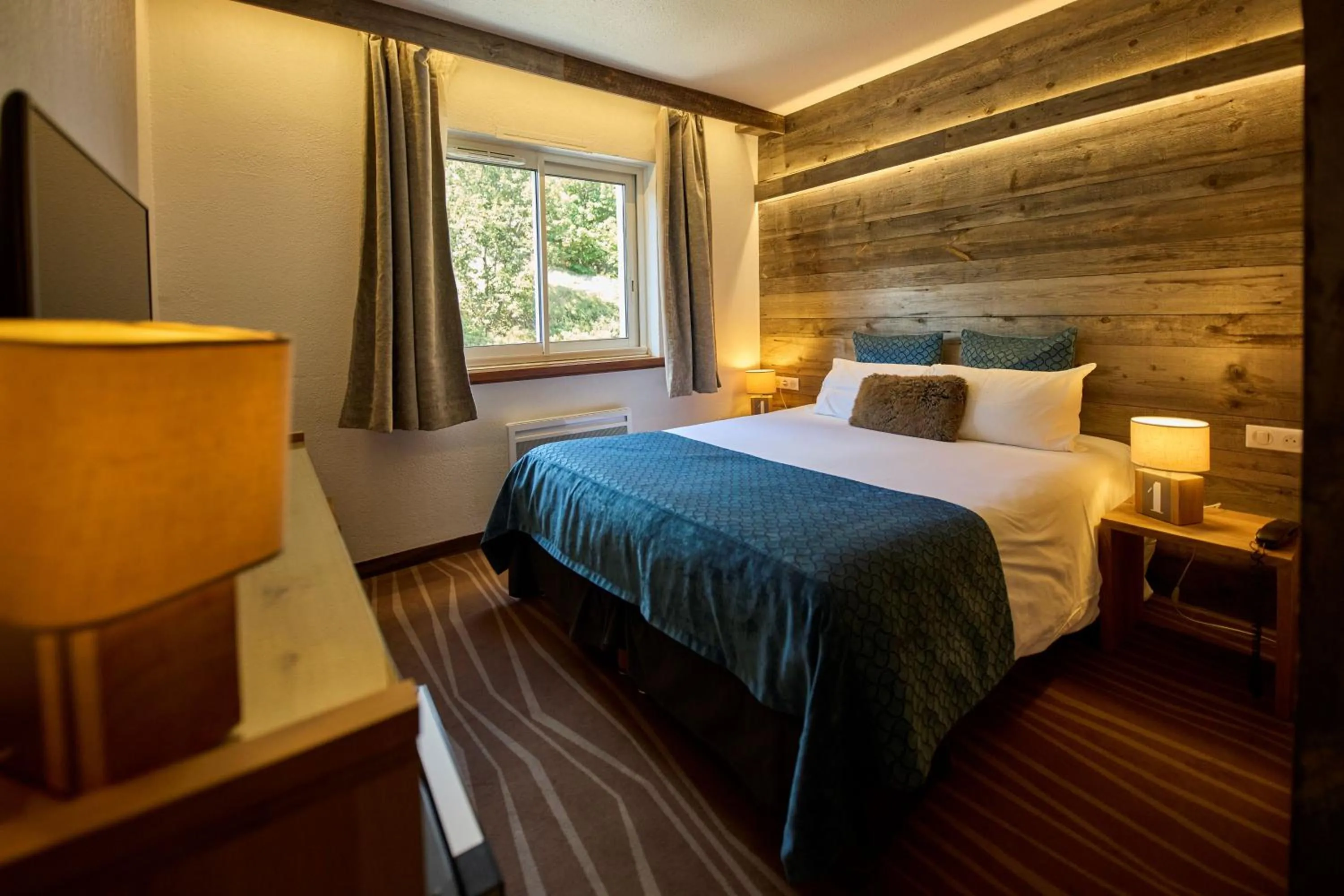 Bedroom, Bed in Hôtel Le Grand Tétras