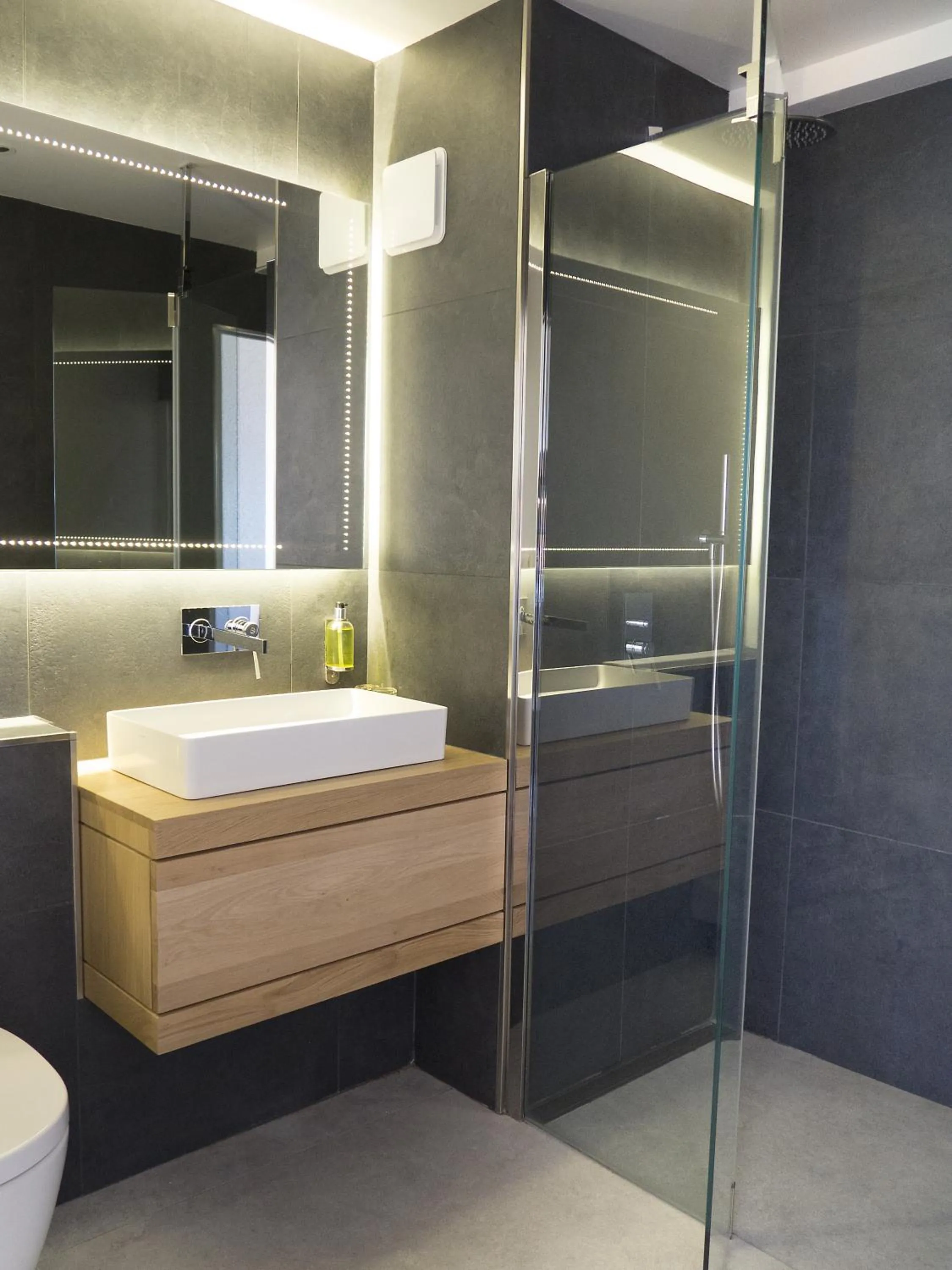 Shower in Hôtel Le Grand Tétras