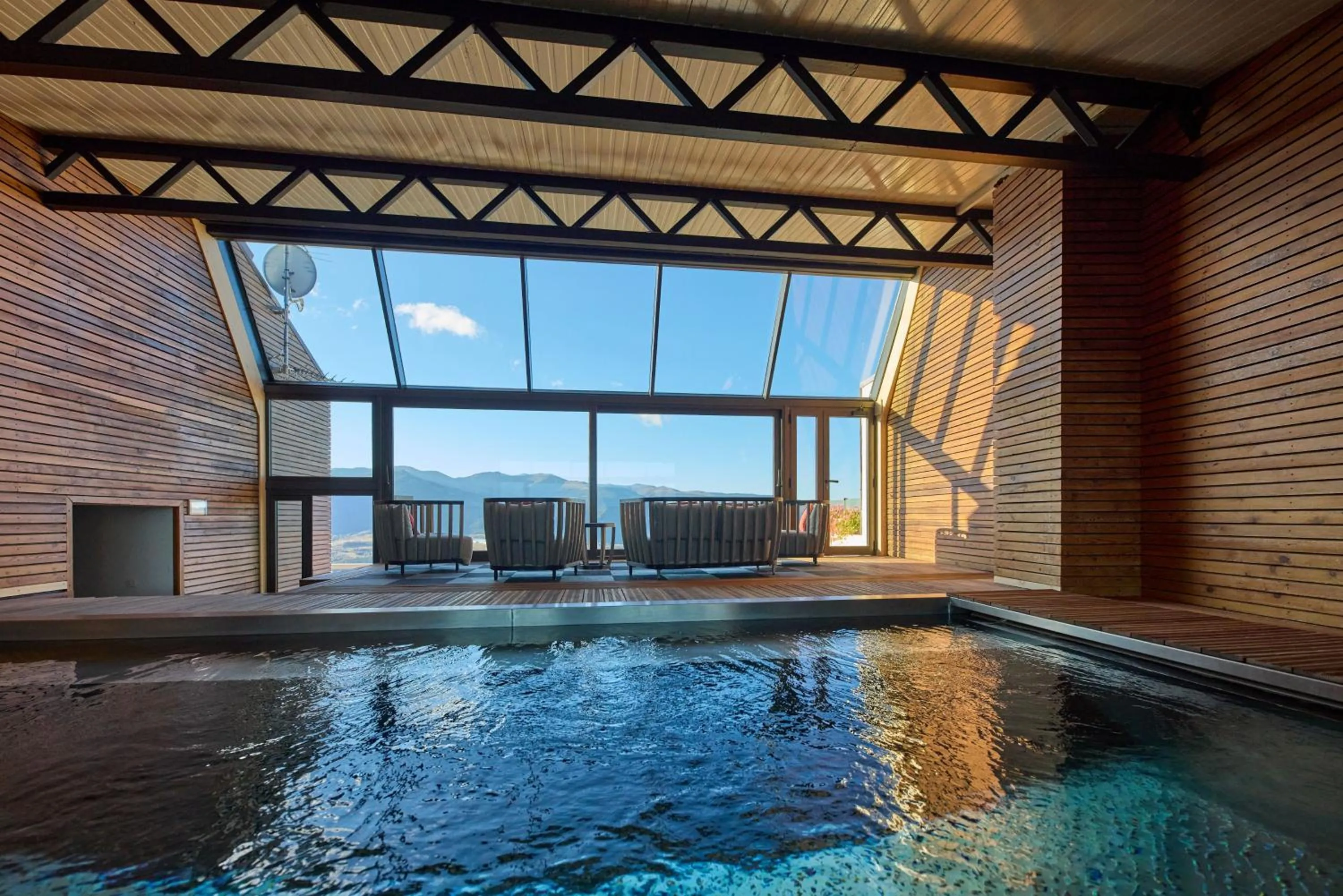 Swimming pool in Hôtel Le Grand Tétras