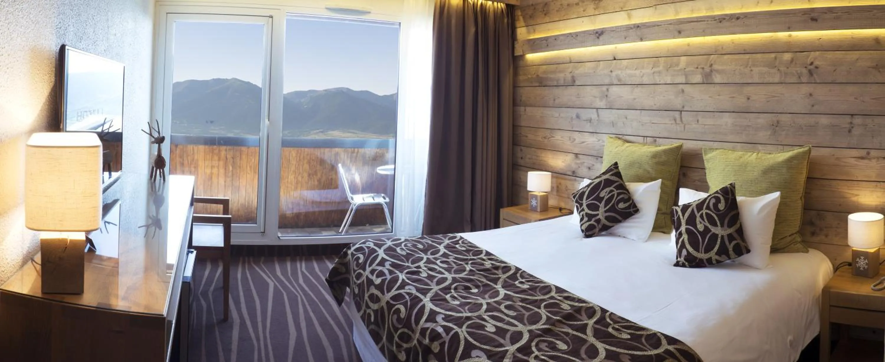 Photo of the whole room, Bed in Hôtel Le Grand Tétras