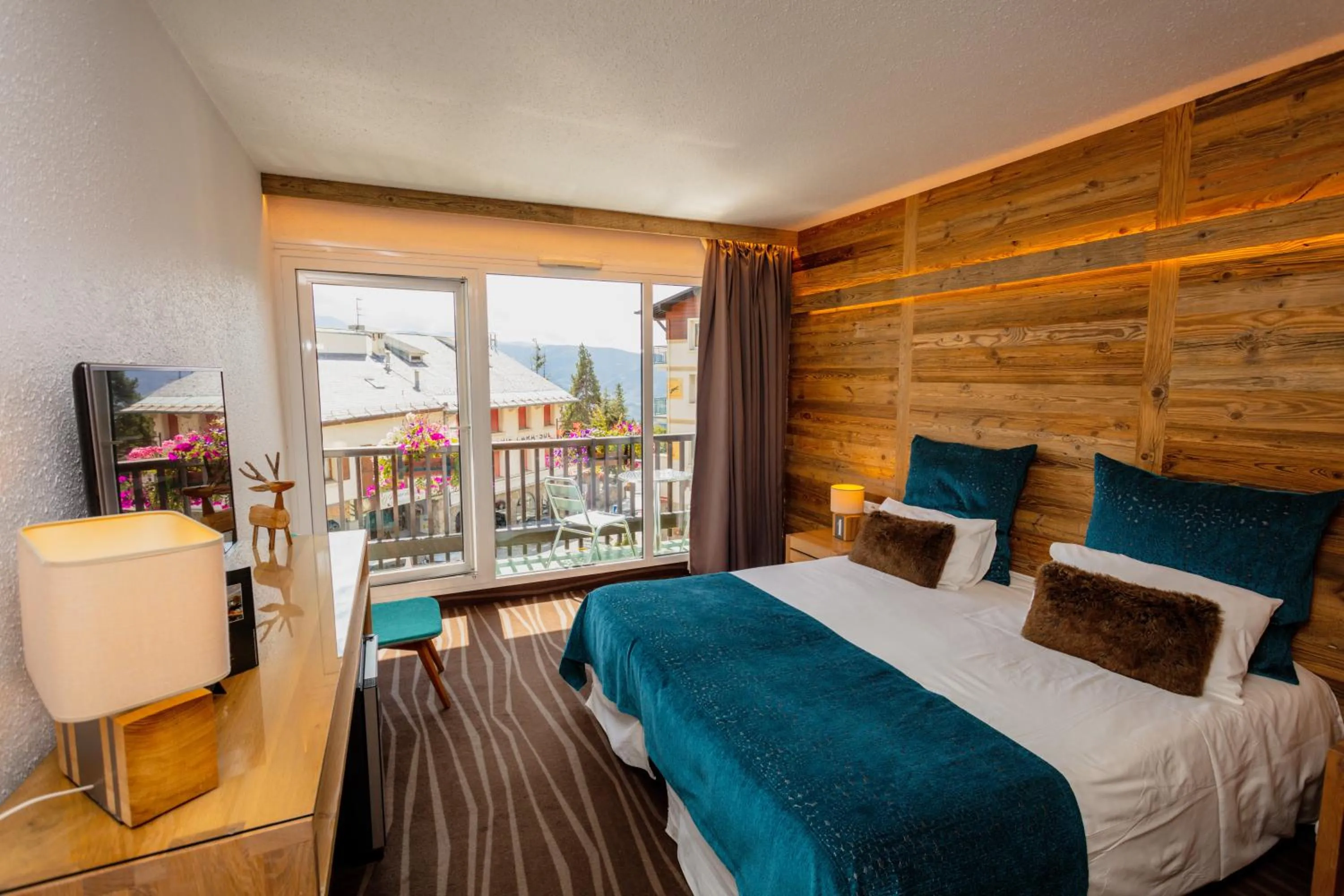 Photo of the whole room, Bed in Hôtel Le Grand Tétras