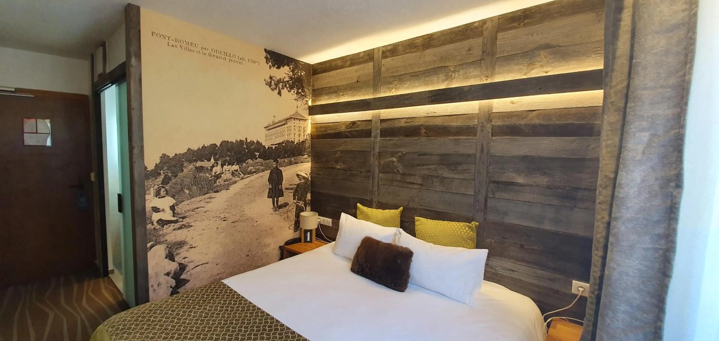 Bedroom, Bed in Hôtel Le Grand Tétras
