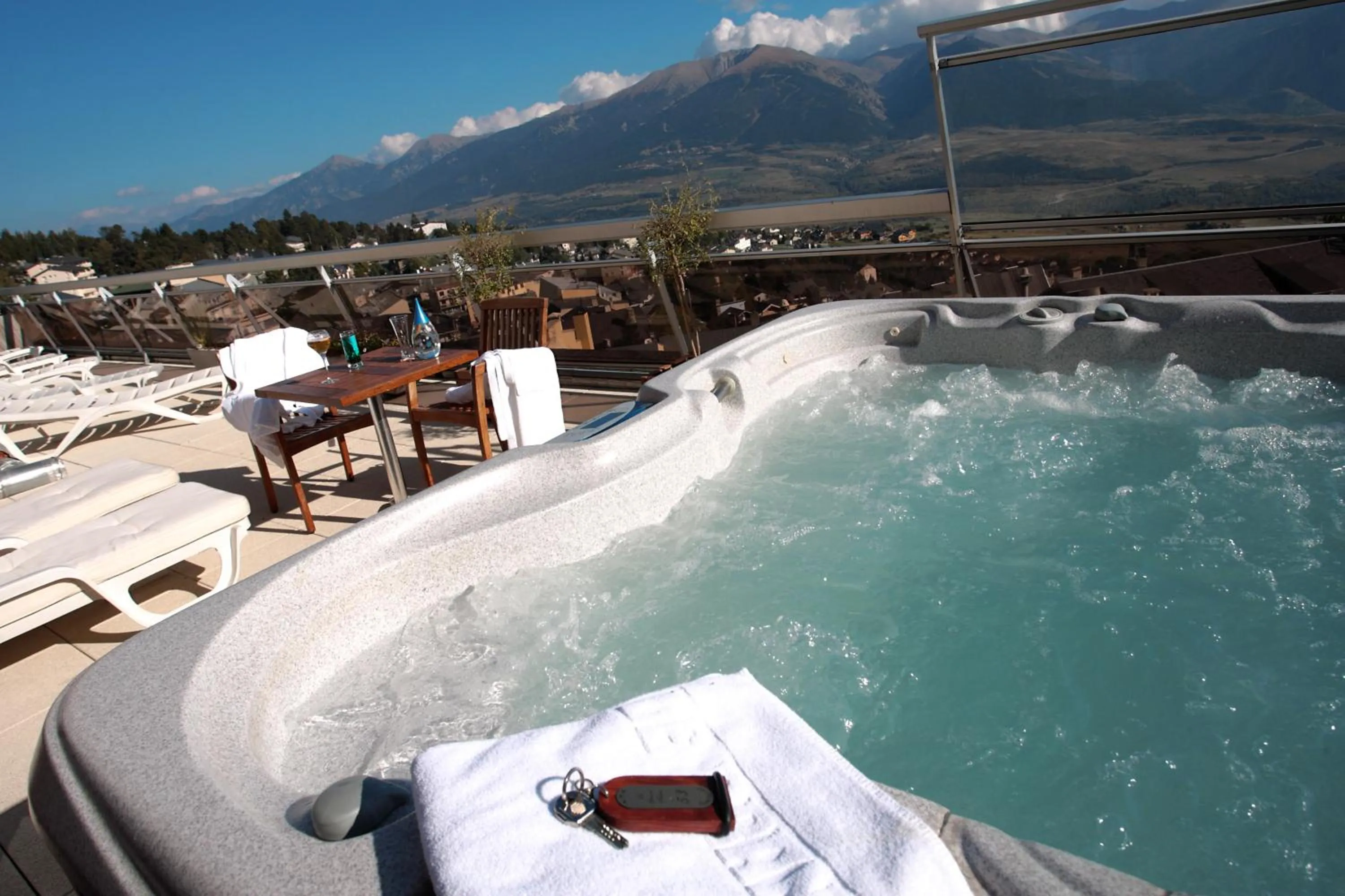 Hot Tub in Hôtel Le Grand Tétras