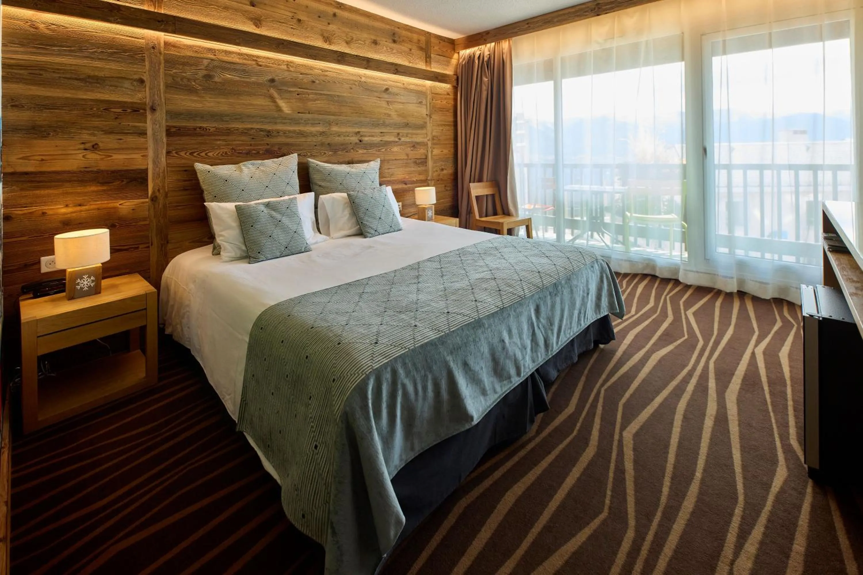 Photo of the whole room, Bed in Hôtel Le Grand Tétras