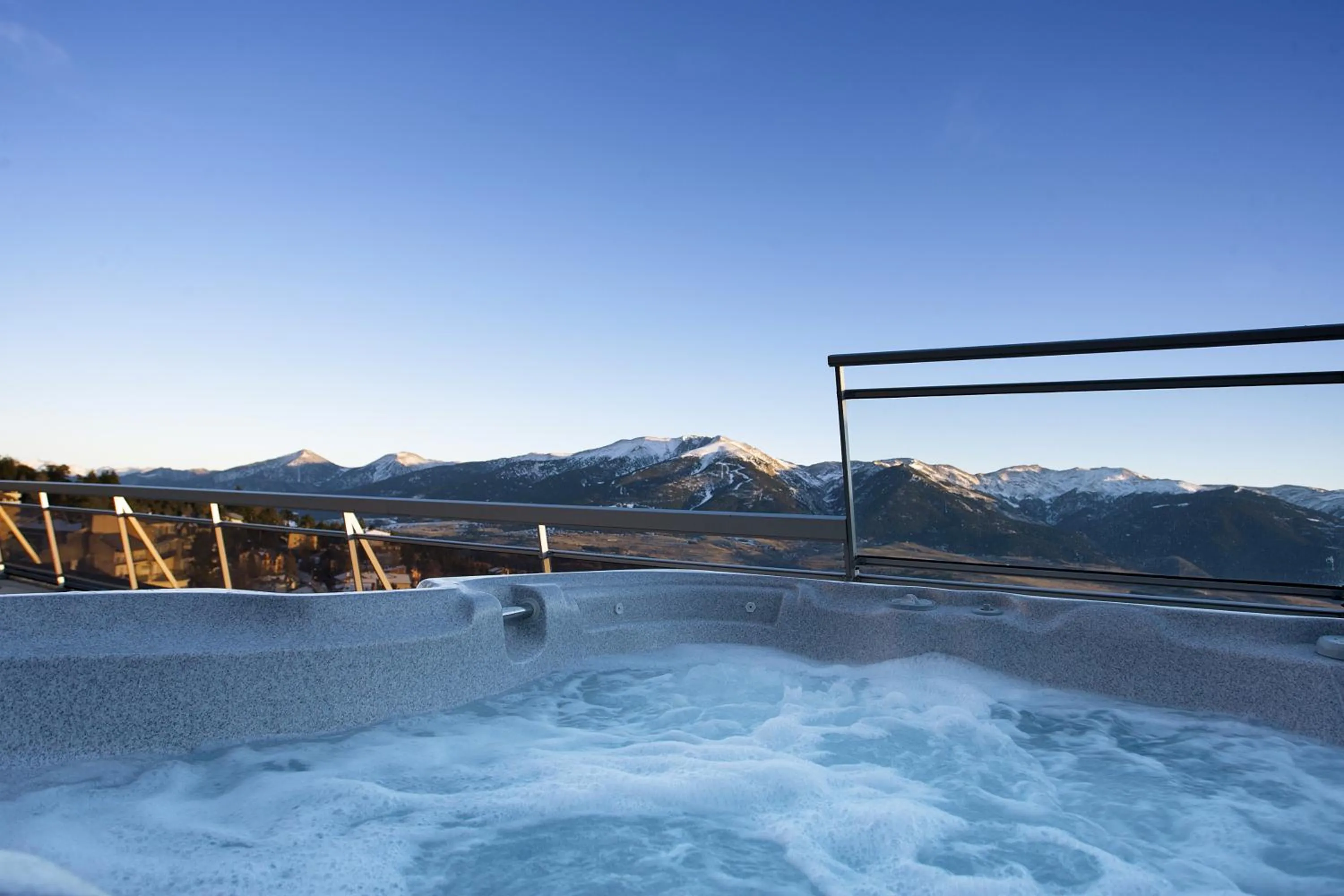 Hot Tub in Hôtel Le Grand Tétras