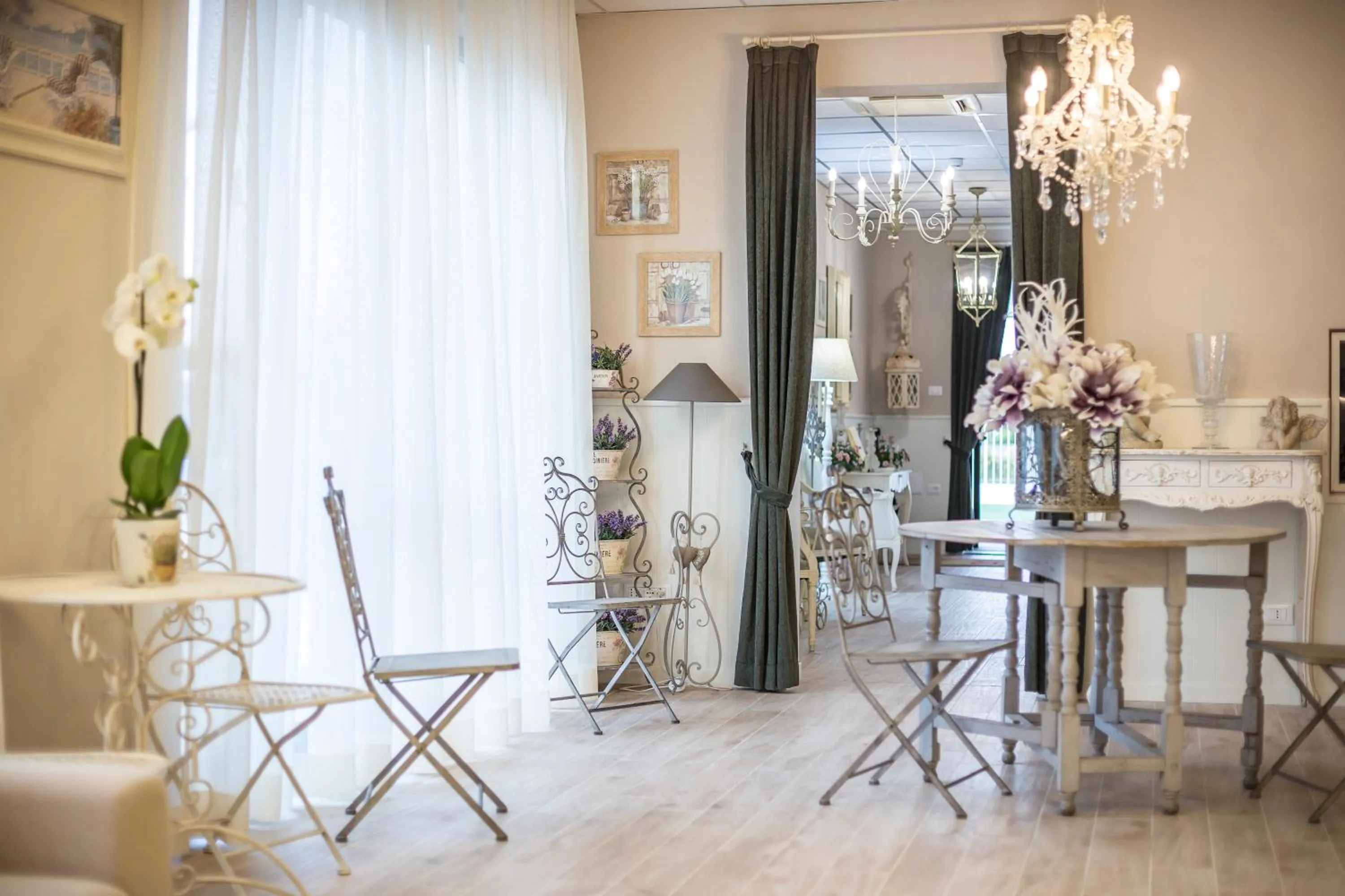 Communal lounge/ TV room in Hotel Ronchi