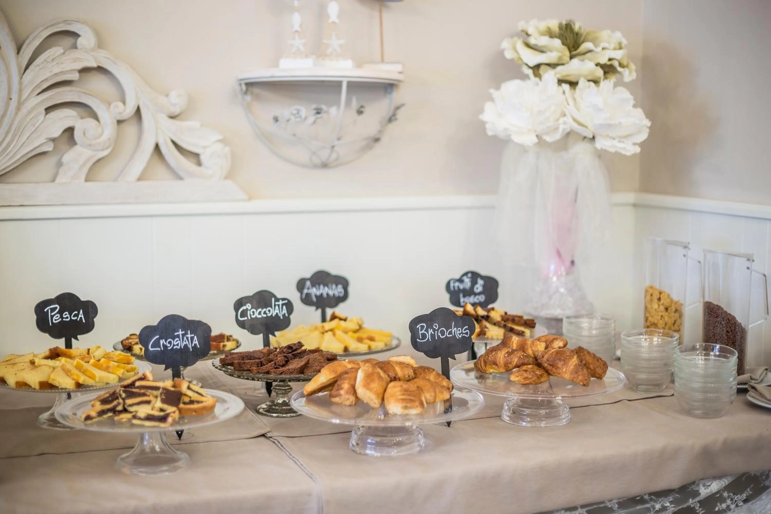 Buffet breakfast in Hotel Ronchi