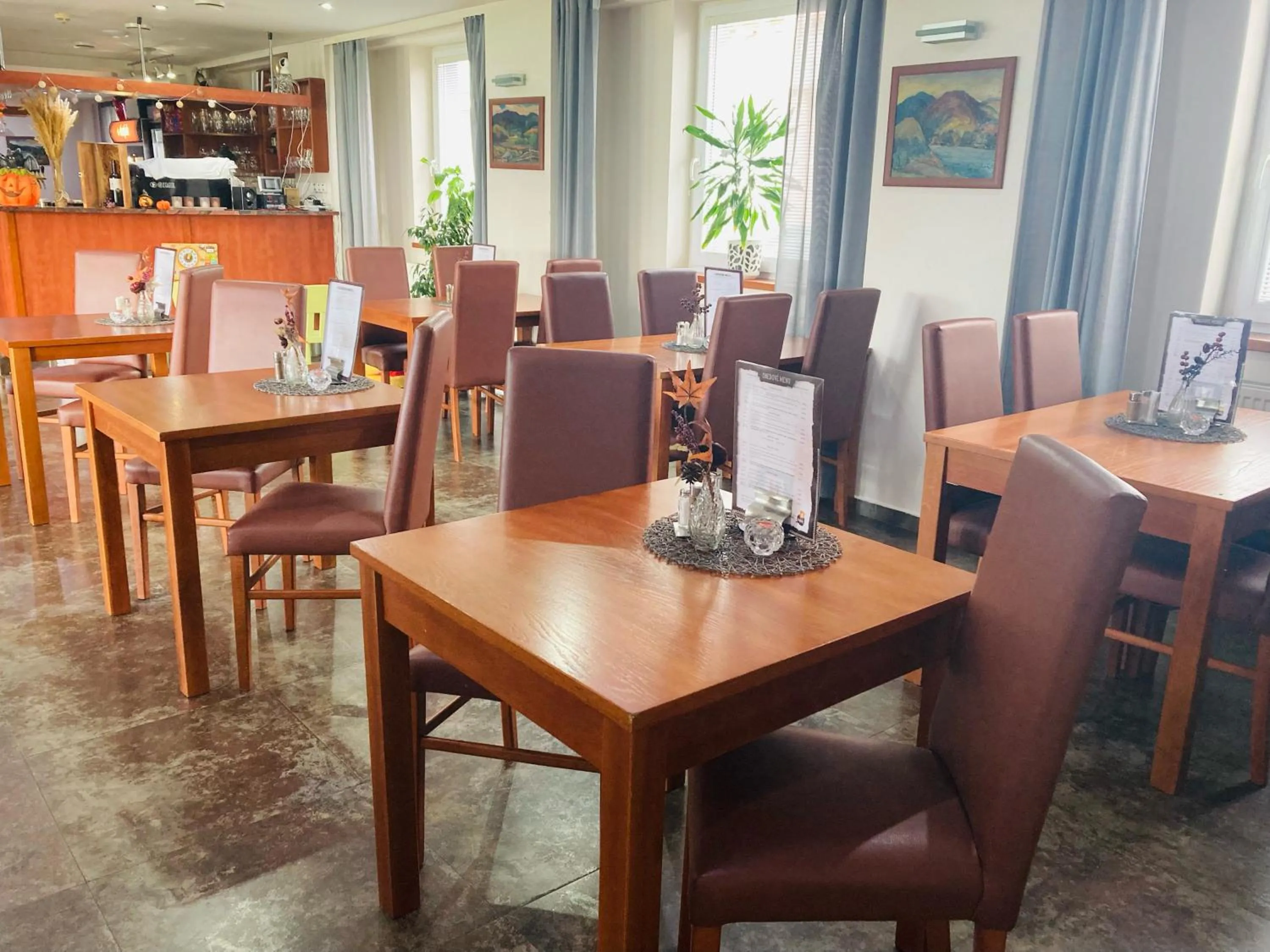 Restaurant/places to eat in Hotel 21