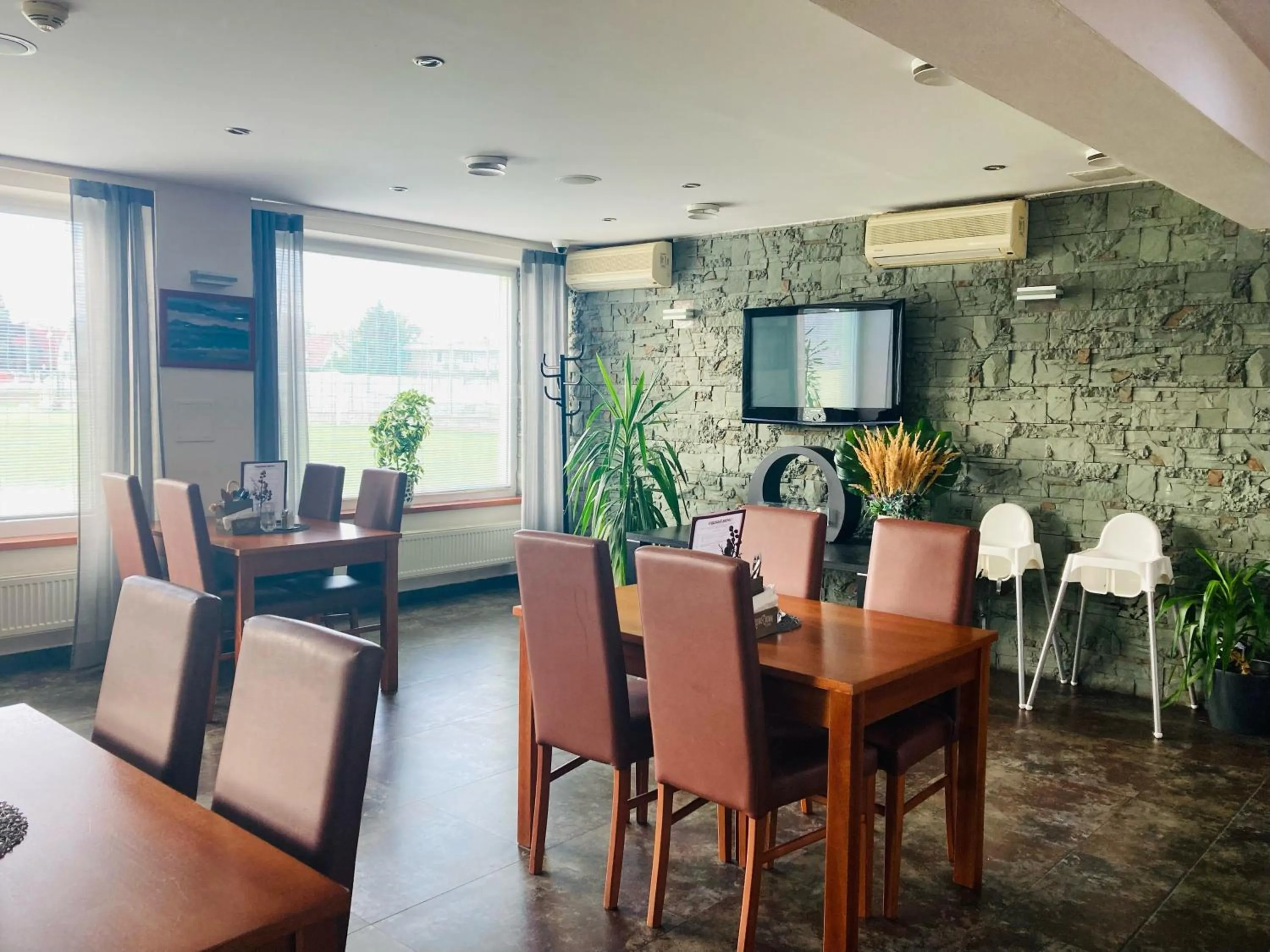 Restaurant/places to eat in Hotel 21