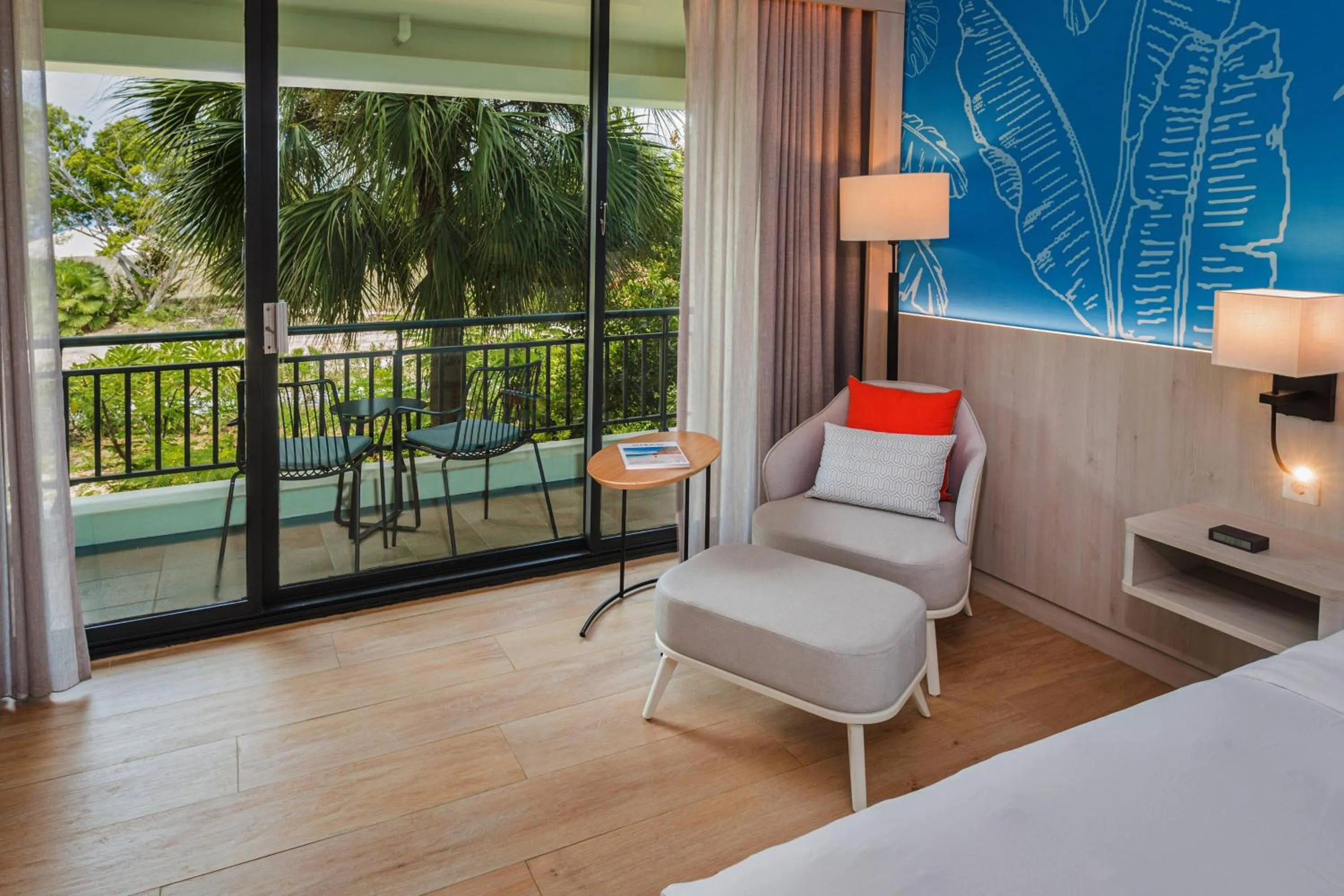 Photo of the whole room, Bed in Curaçao Marriott Beach Resort