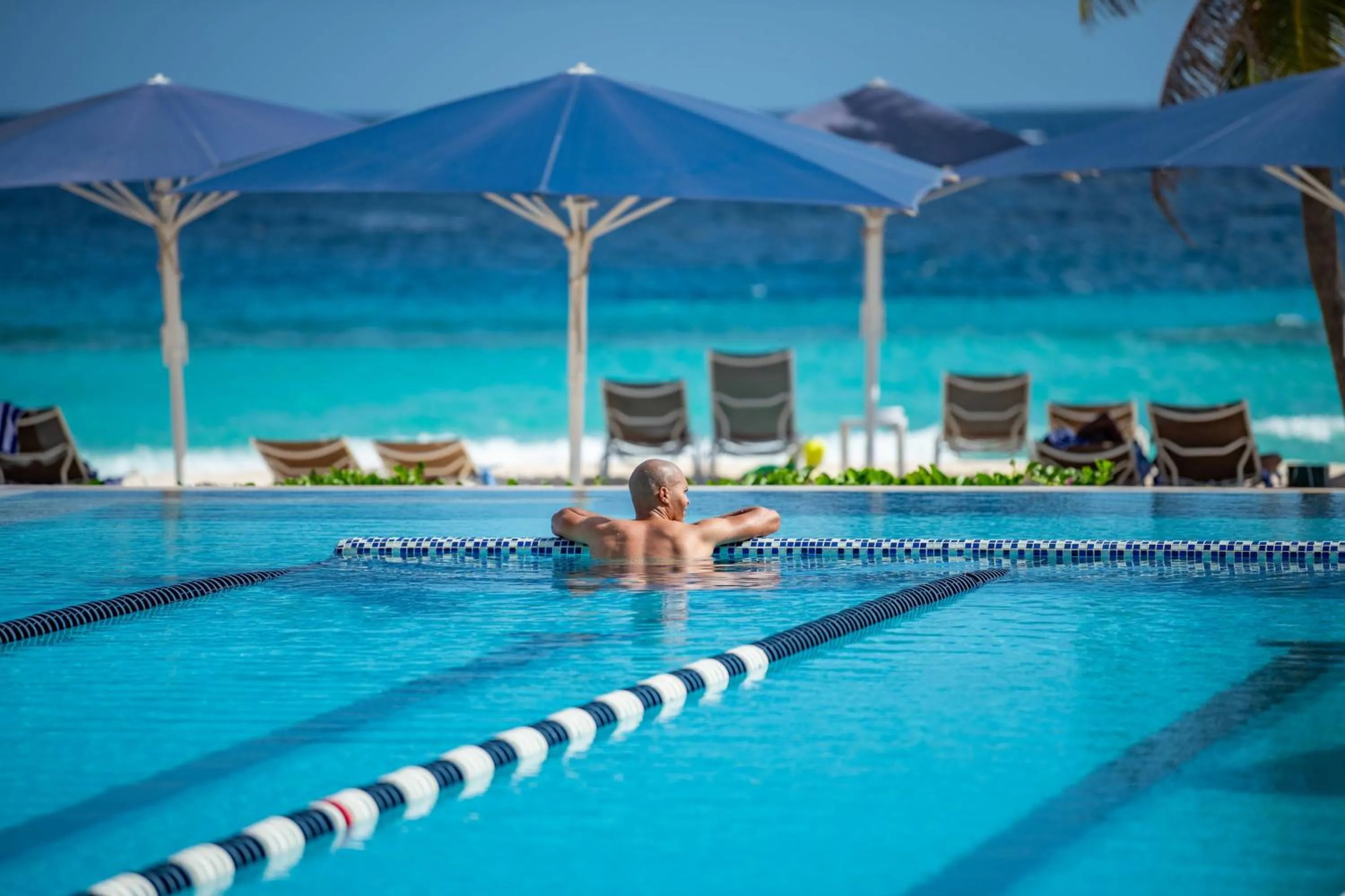 Swimming pool in Curaçao Marriott Beach Resort