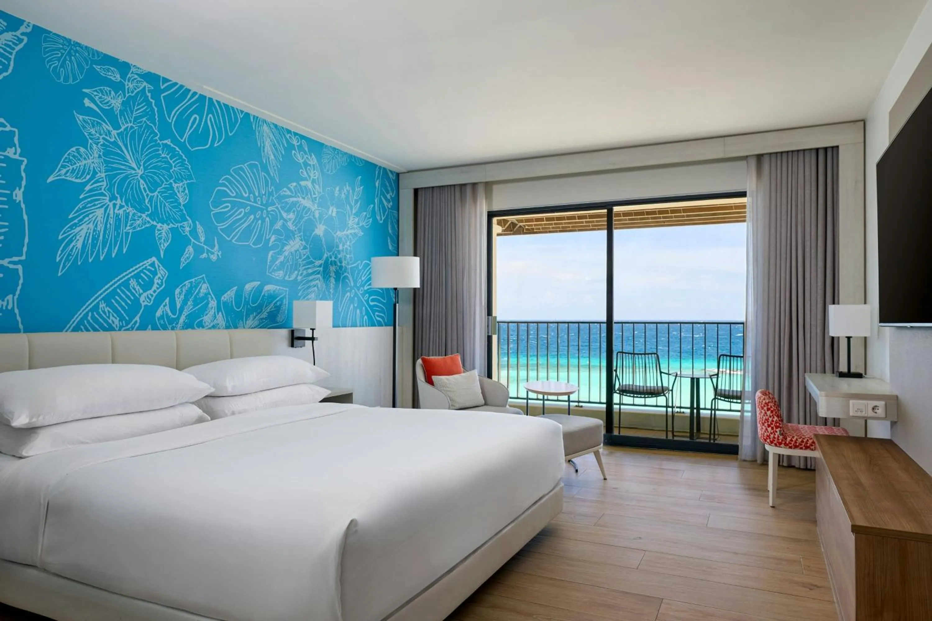Photo of the whole room, Bed in Curaçao Marriott Beach Resort