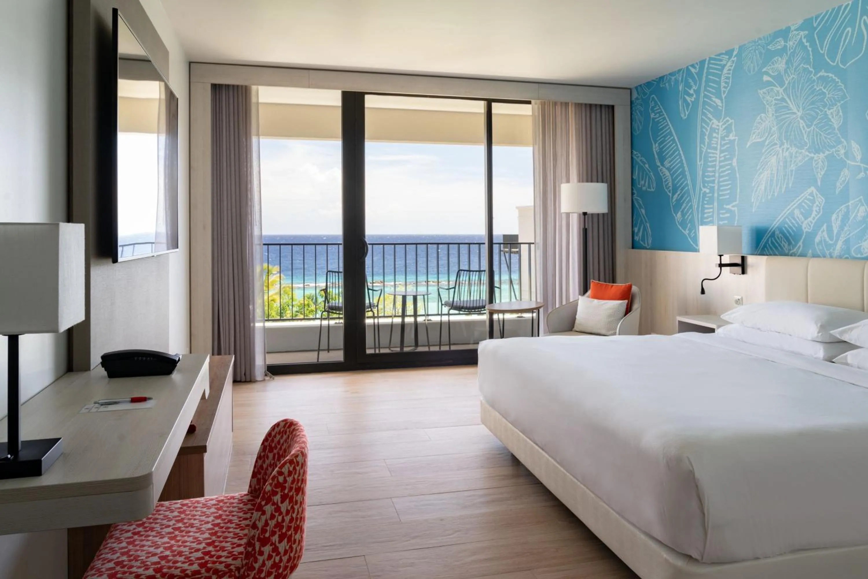 Photo of the whole room, Bed in Curaçao Marriott Beach Resort