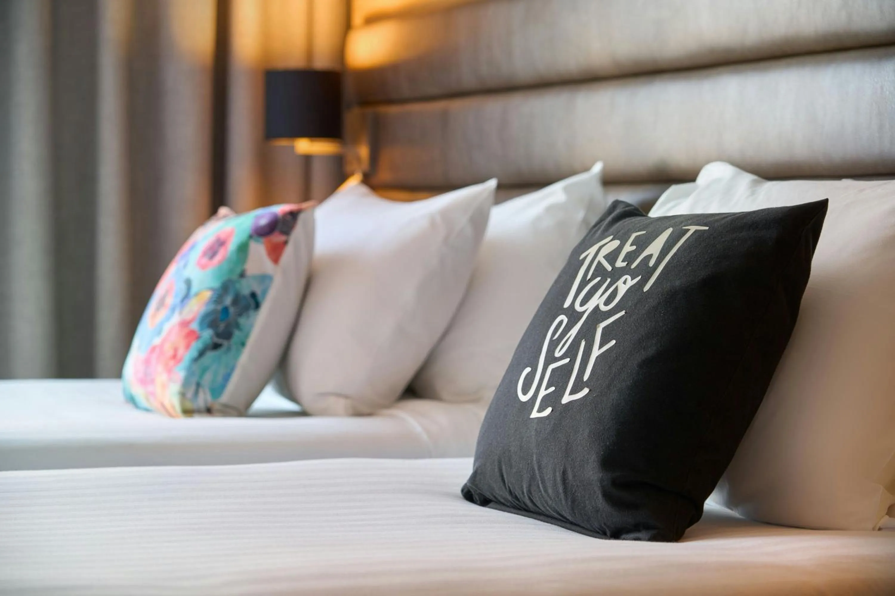 Photo of the whole room, Bed in Moxy Dublin City