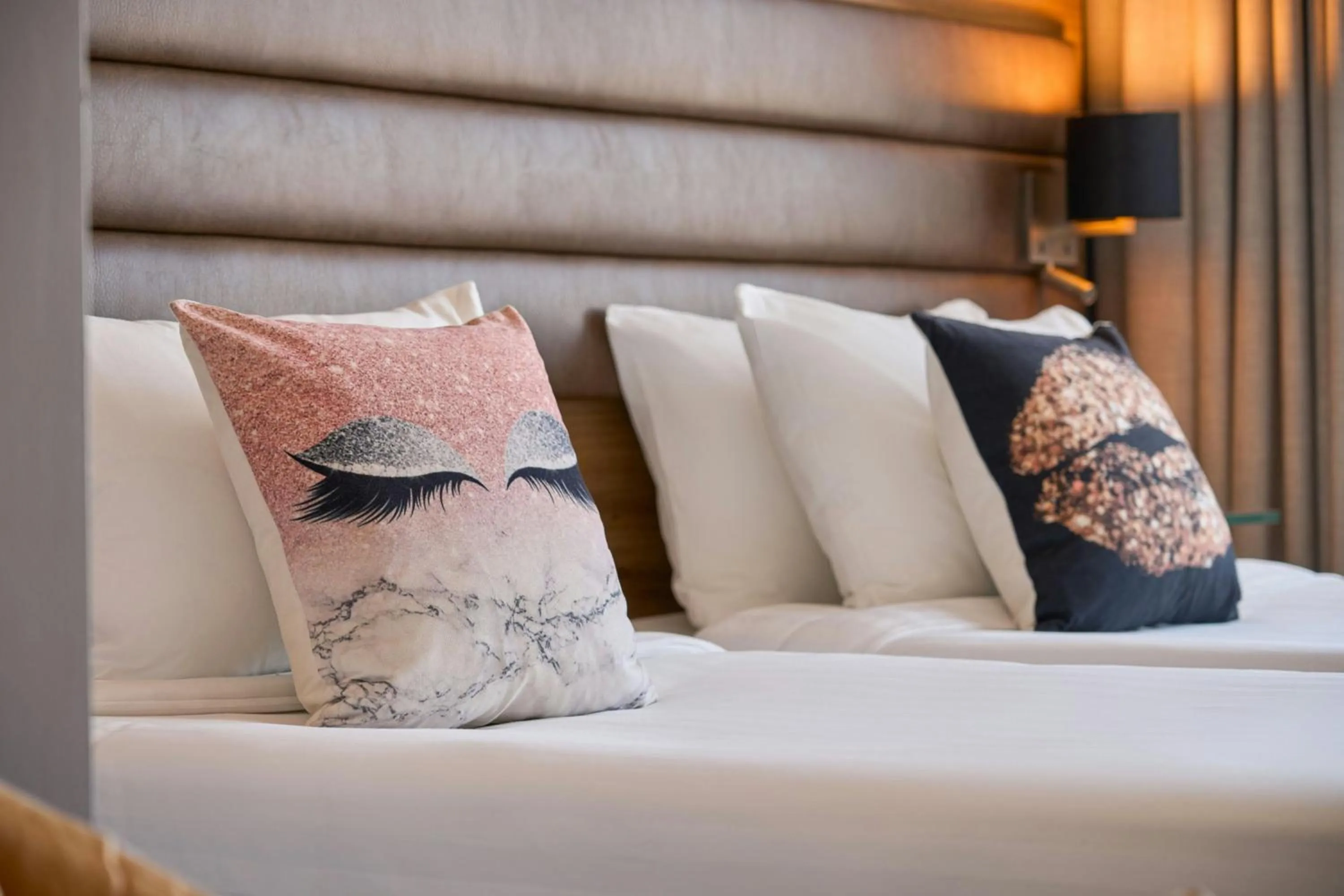 Photo of the whole room, Bed in Moxy Dublin City