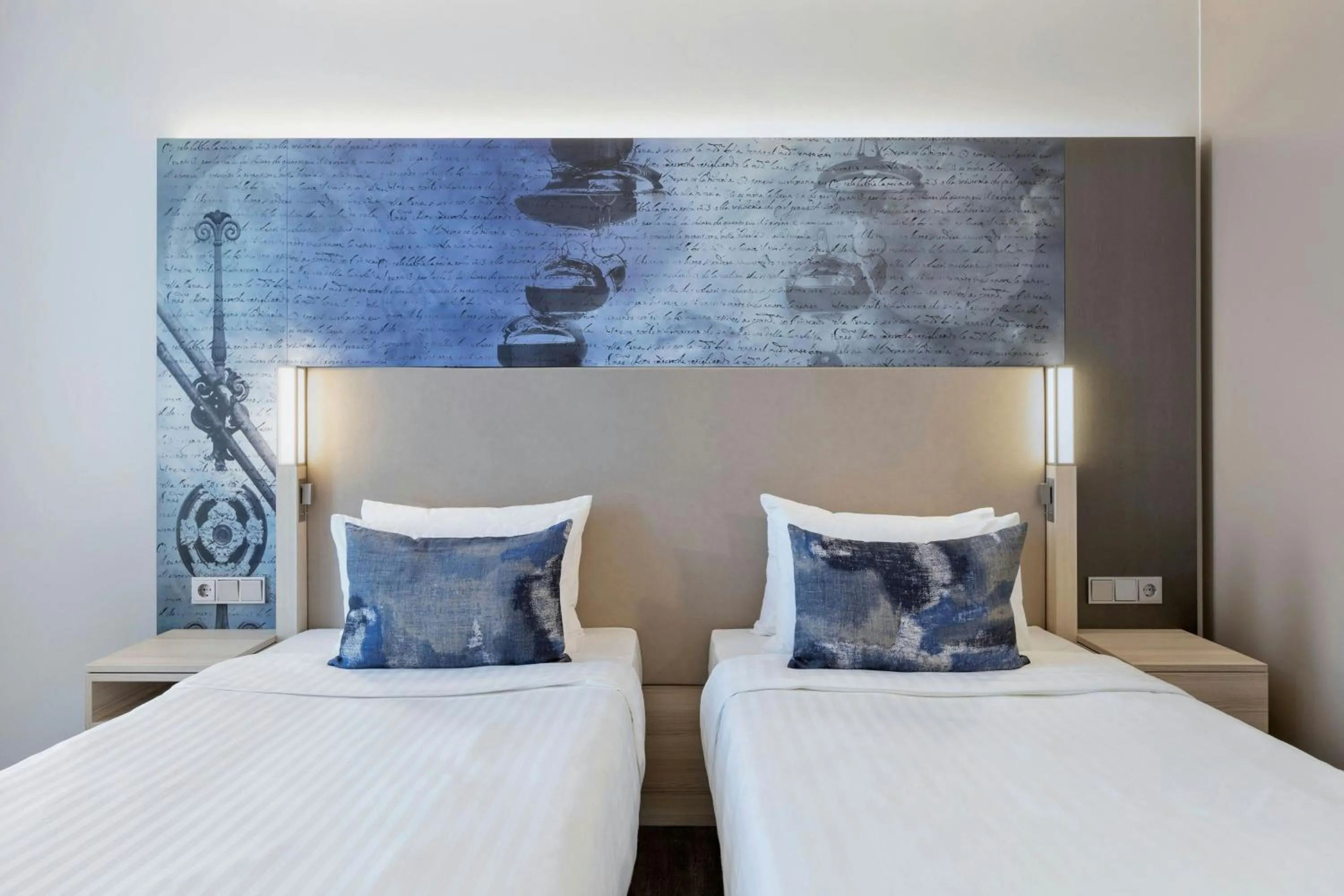 Photo of the whole room, Bed in Courtyard by Marriott Munich Garching