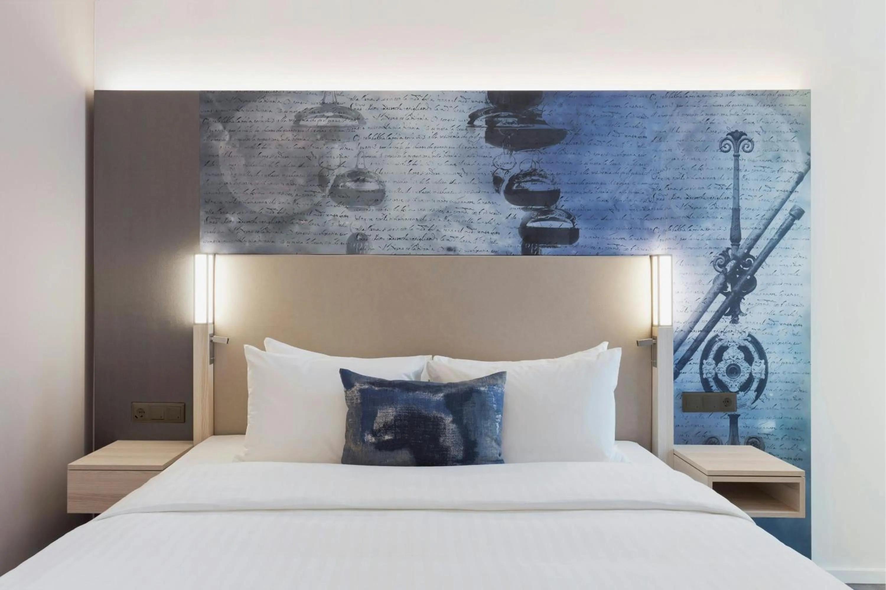 Photo of the whole room, Bed in Courtyard by Marriott Munich Garching