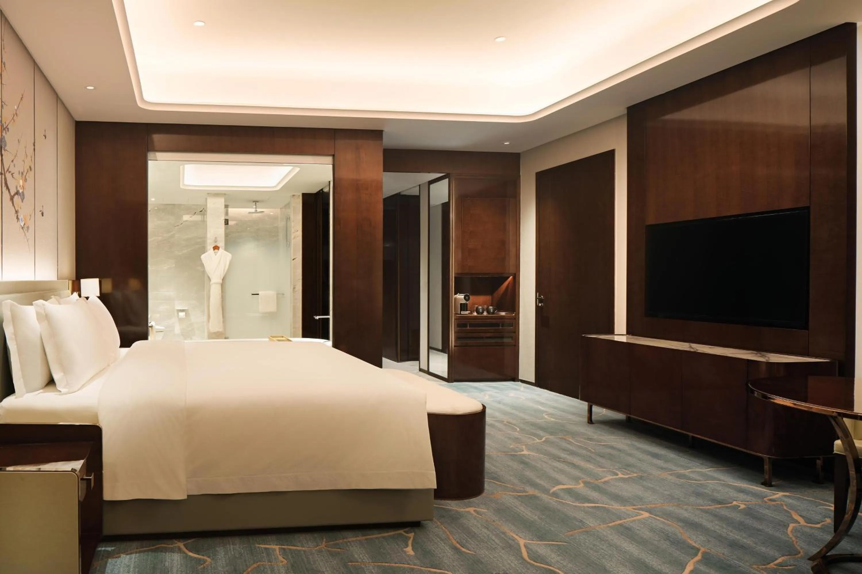 Photo of the whole room, Bed in Na Lotus Hotel, a Luxury Collection Hotel, Nanning