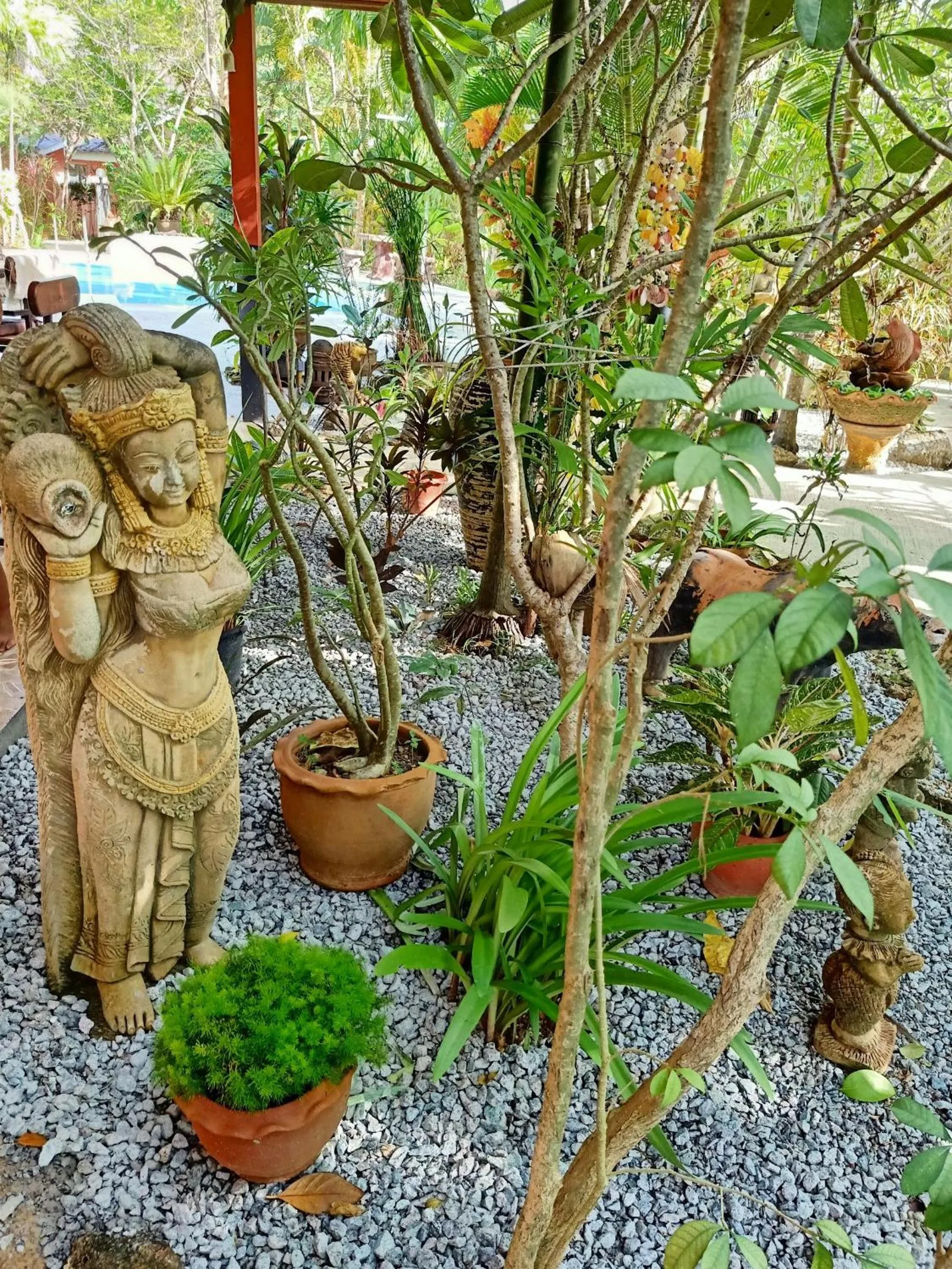 Ban Elephant Blanc Bungalow