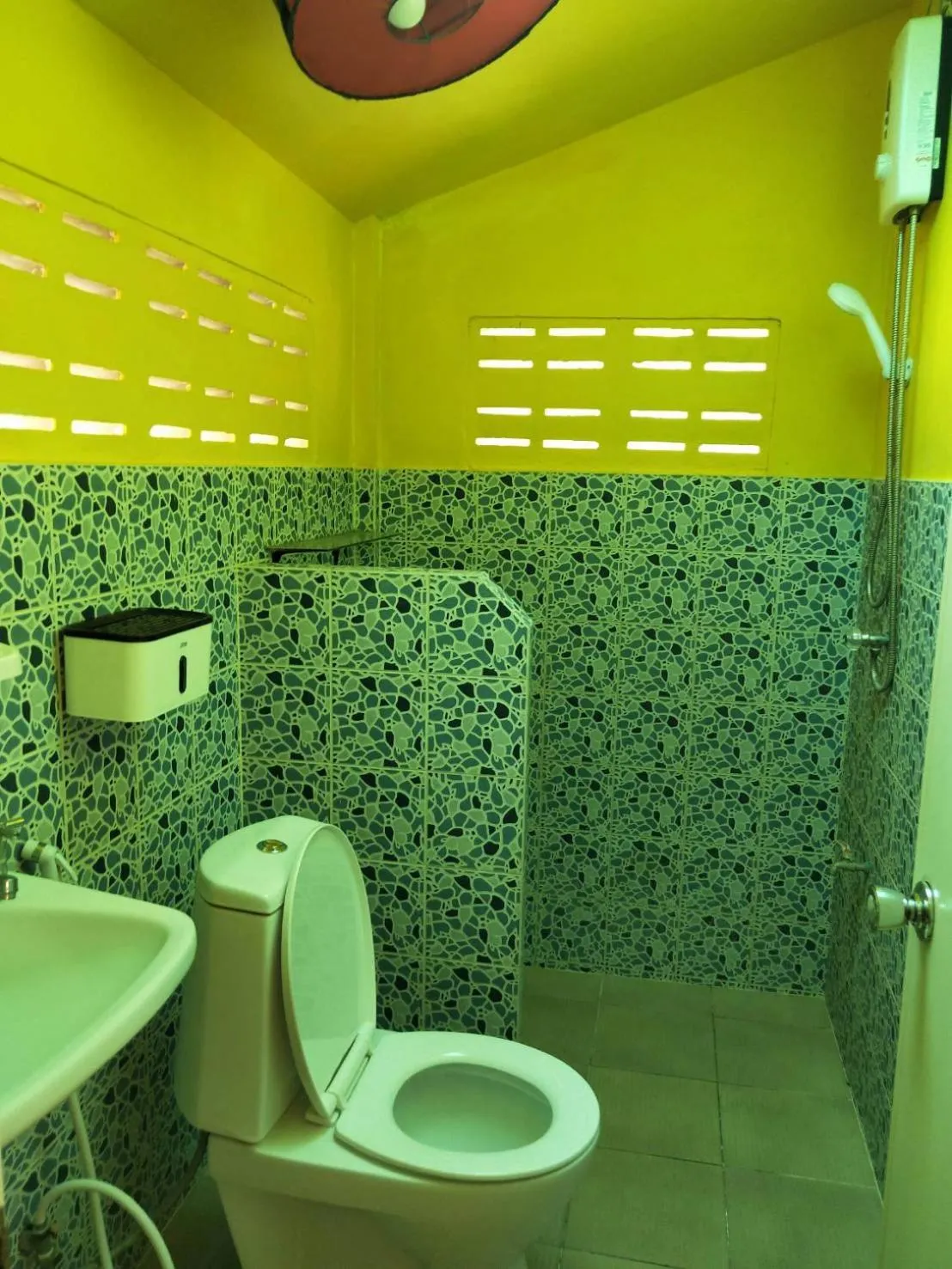 Ban Elephant Blanc Bungalow