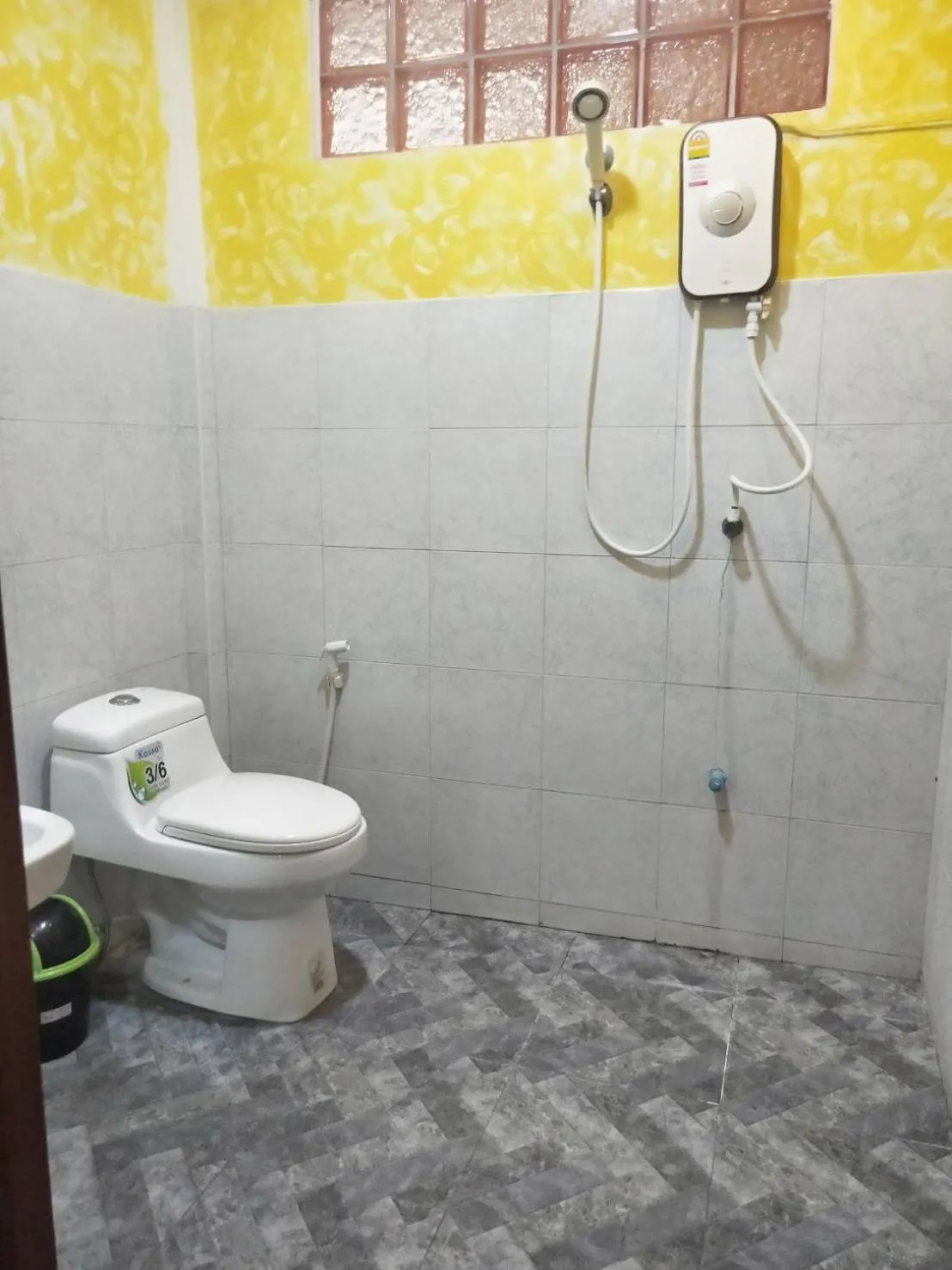 Ban Elephant Blanc Bungalow