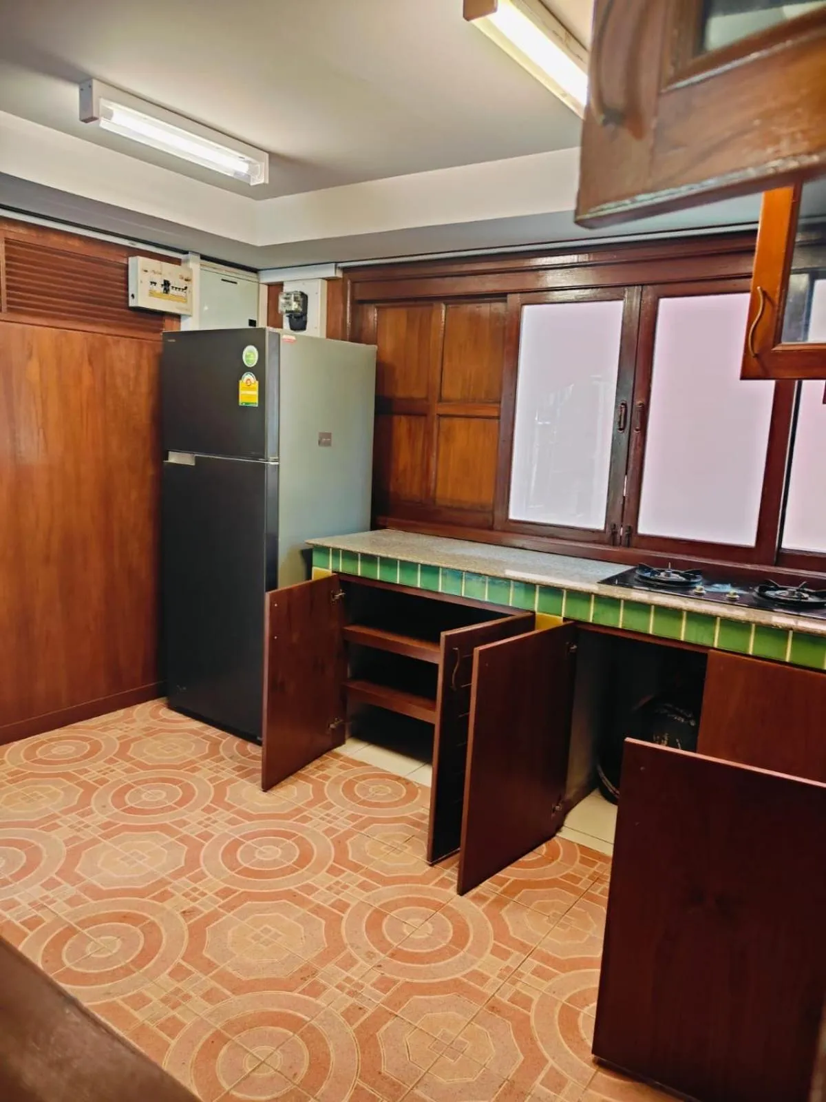 Ban Elephant Blanc Bungalow