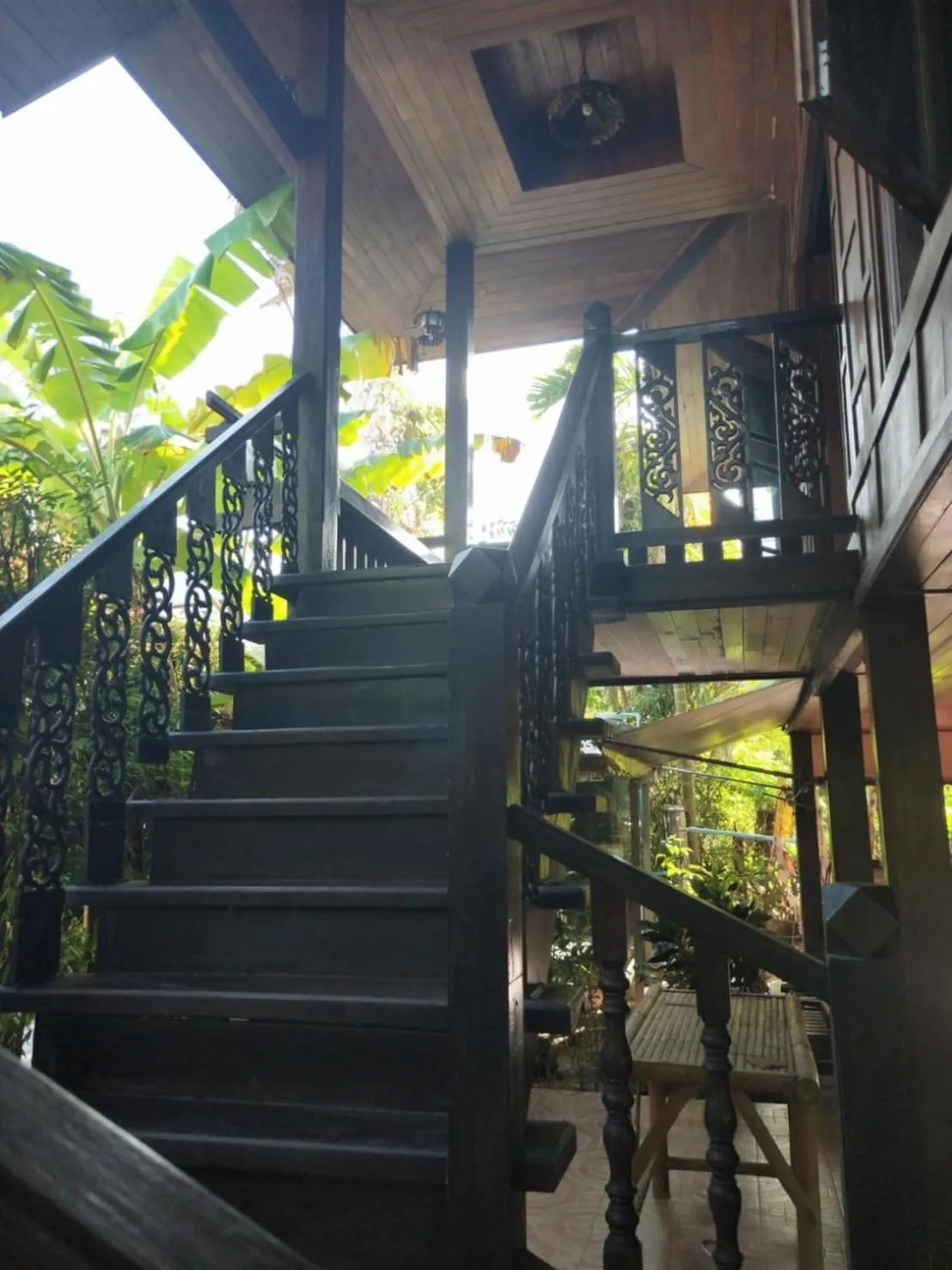 Ban Elephant Blanc Bungalow