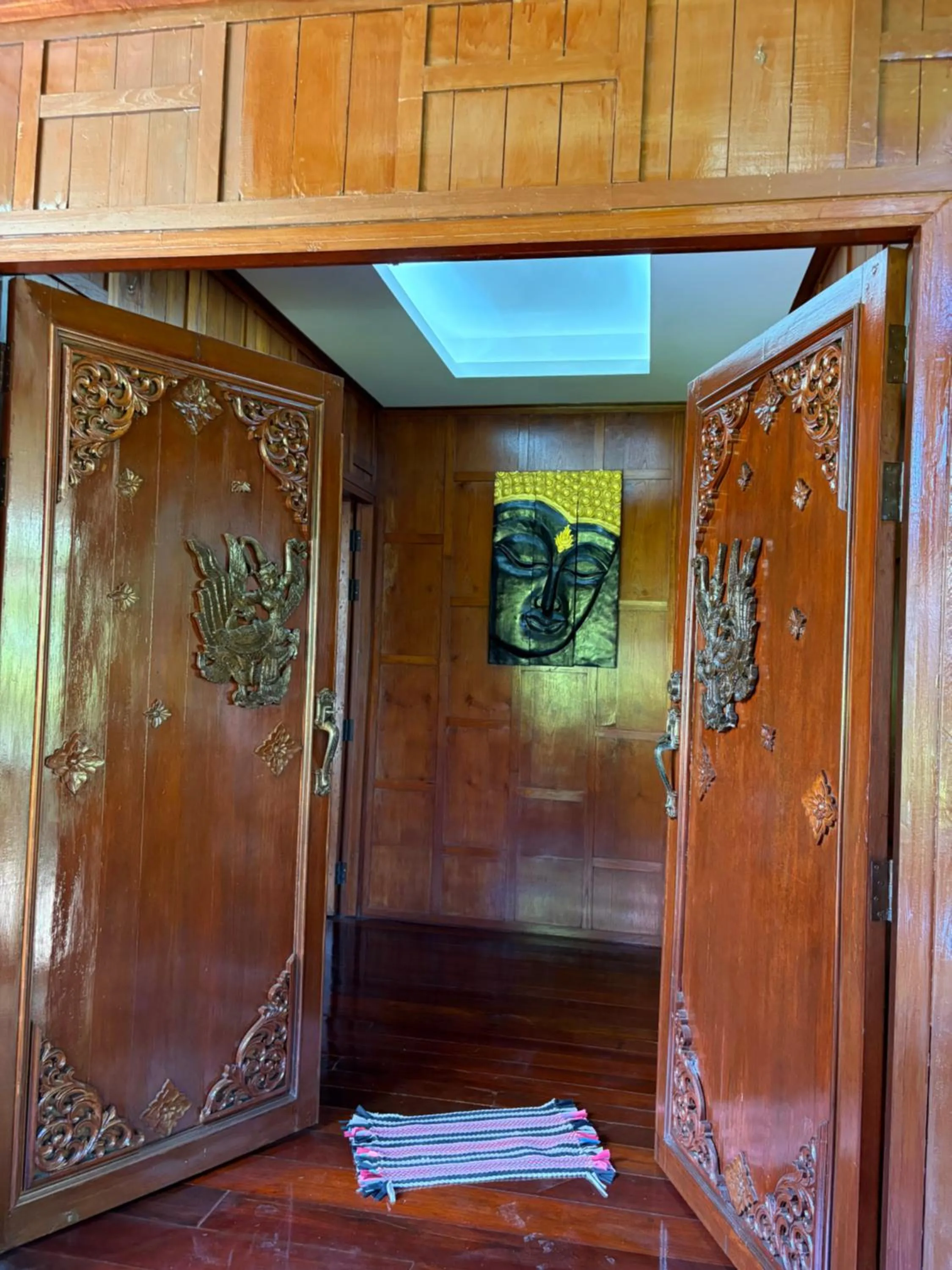 Ban Elephant Blanc Bungalow