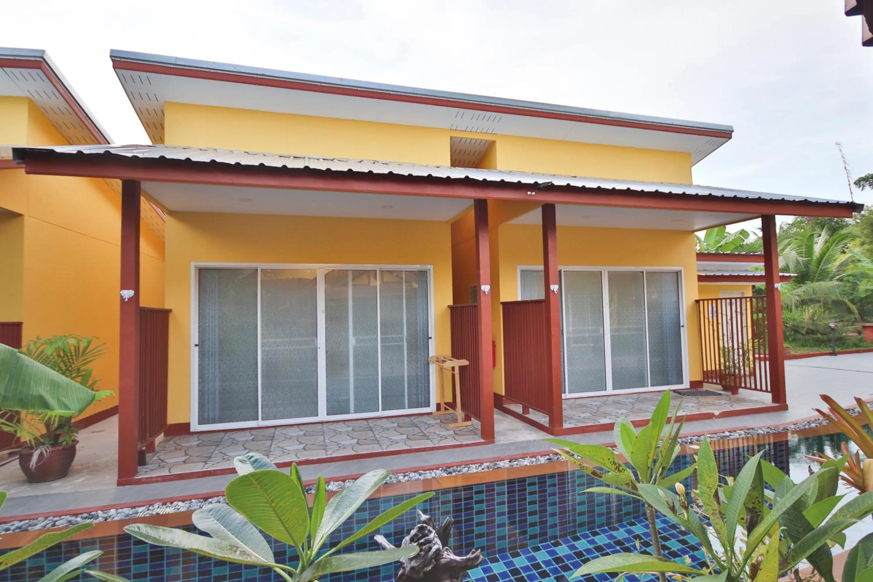 Facade/entrance in Ban Elephant Blanc Bungalow
