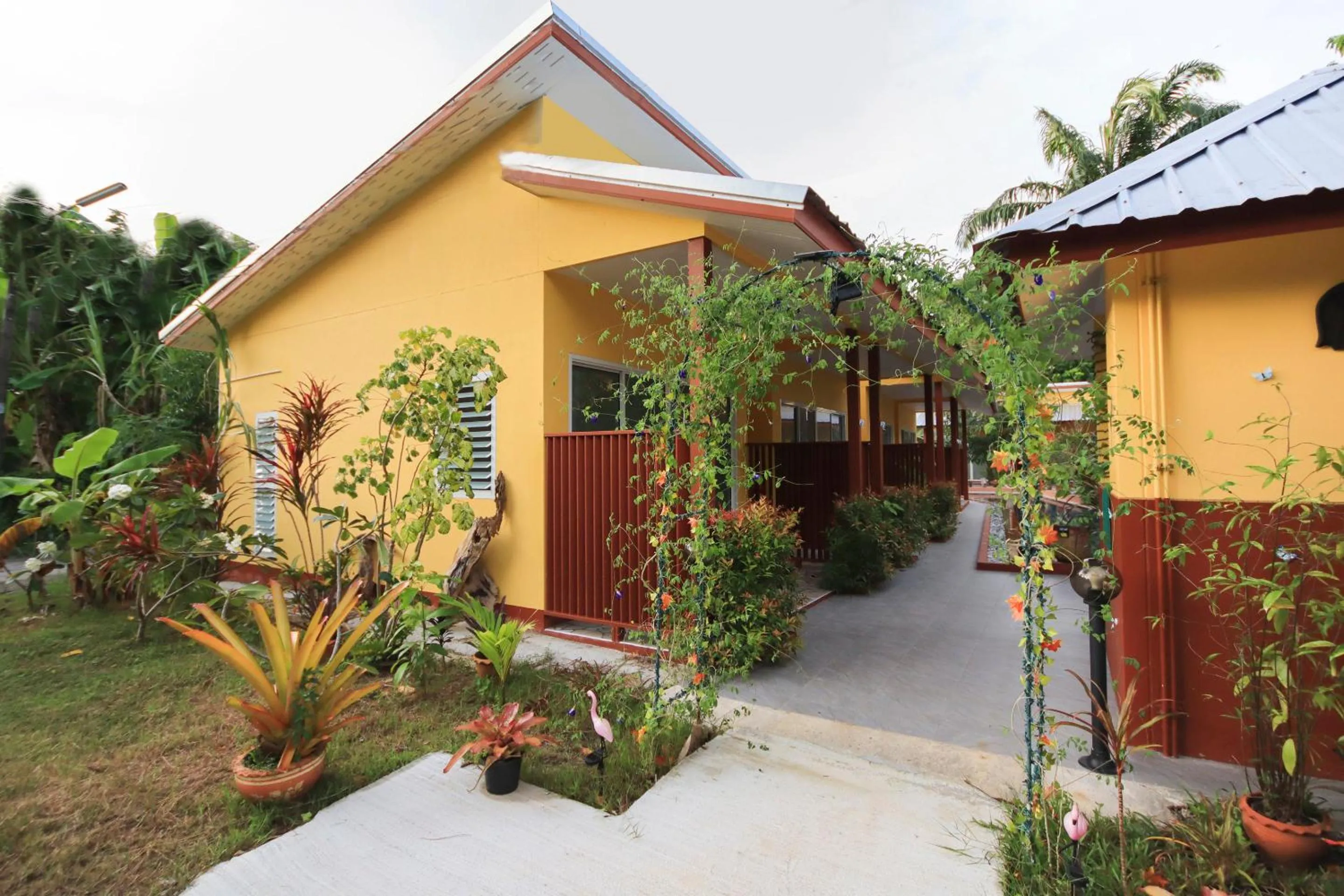 Facade/entrance in Ban Elephant Blanc Bungalow