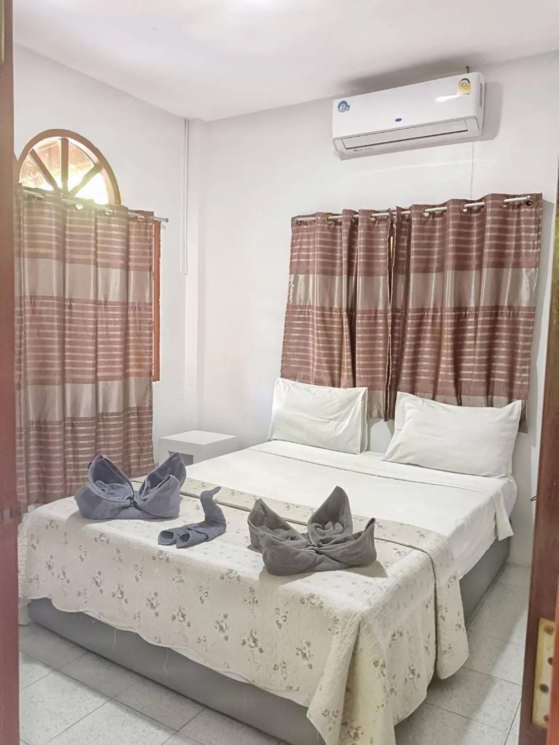 Bed in Ban Elephant Blanc Bungalow