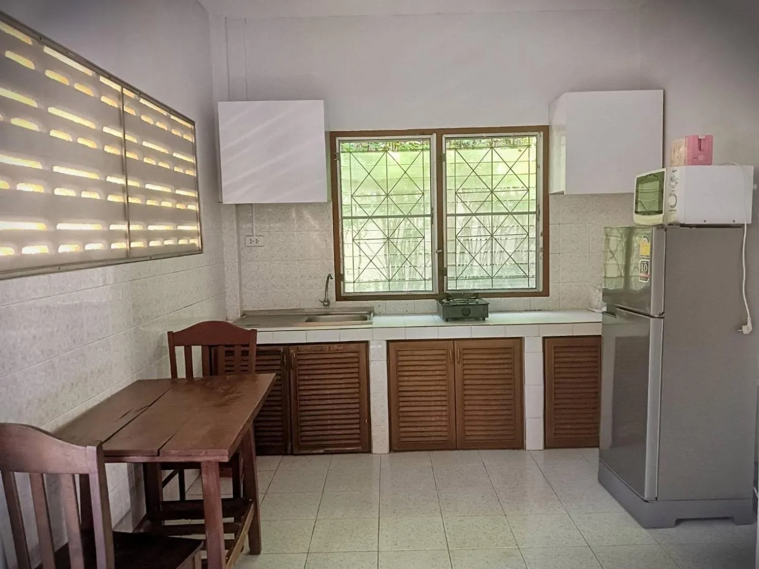 Ban Elephant Blanc Bungalow