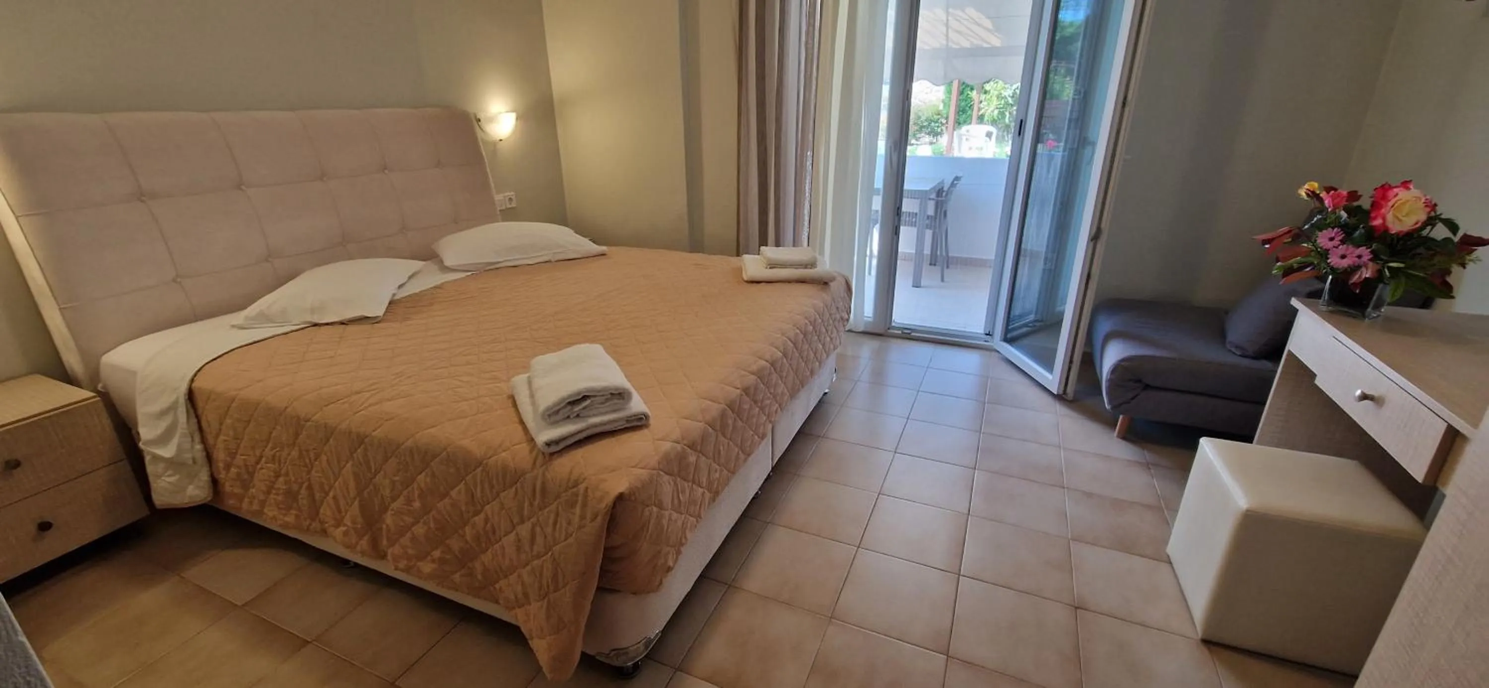 Bed in Christina Studios