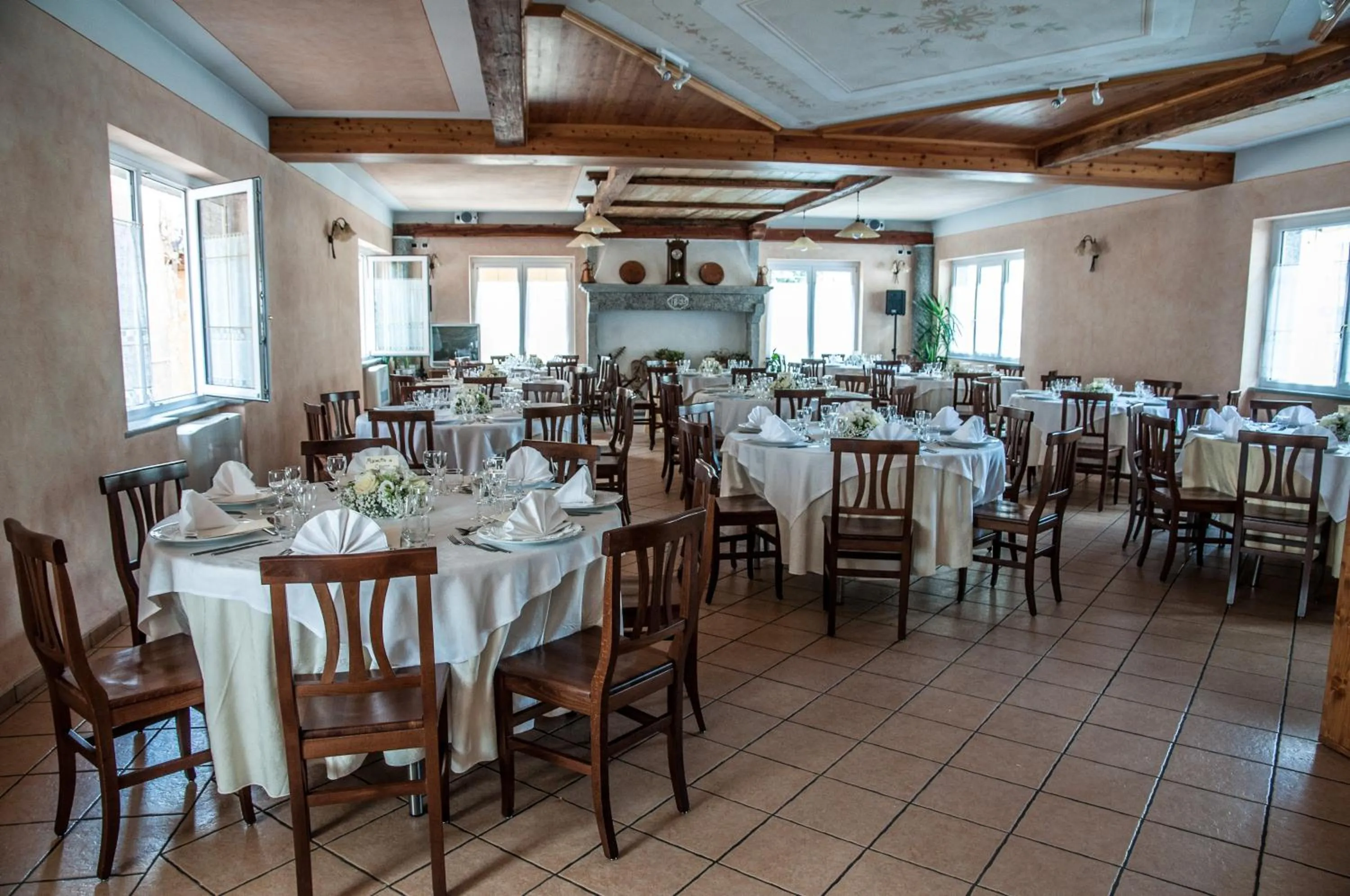 Restaurant/places to eat in Albergo Meublè Vecchio Scarpone