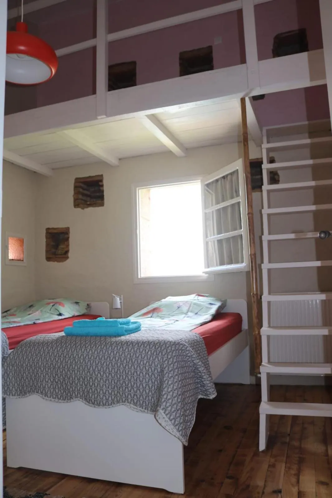 Property building, Bed in Chez Jan et Nicole - Gite Toulouse