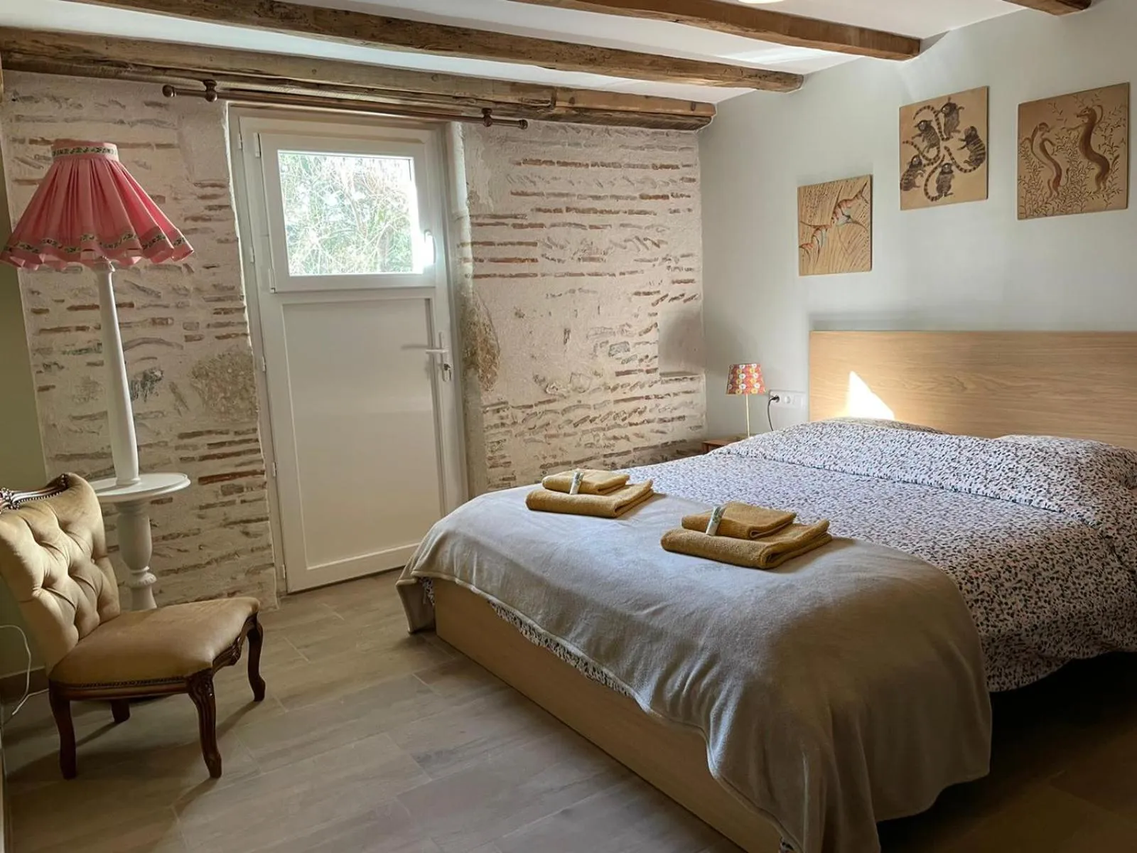 Bedroom, Bed in Chez Jan et Nicole - Gite Toulouse